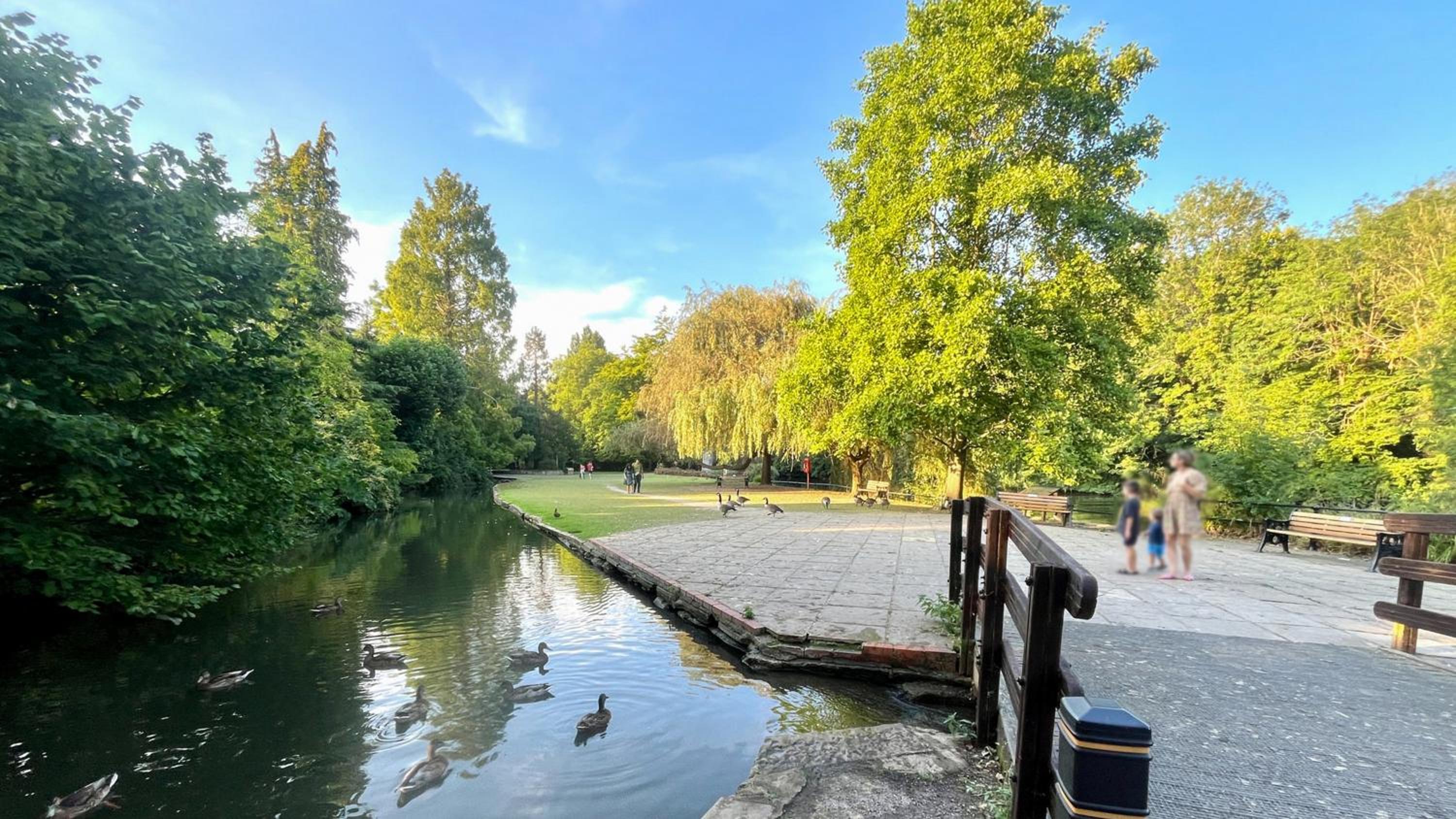 Modern 1 Bedroom Apt in Maidenhead nr River Thames view 4