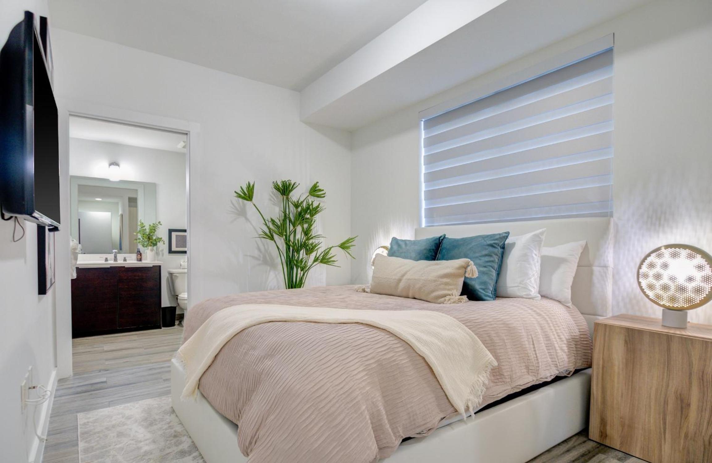 Modern 3BR PH with Rooftop Plunge Pool in Miami