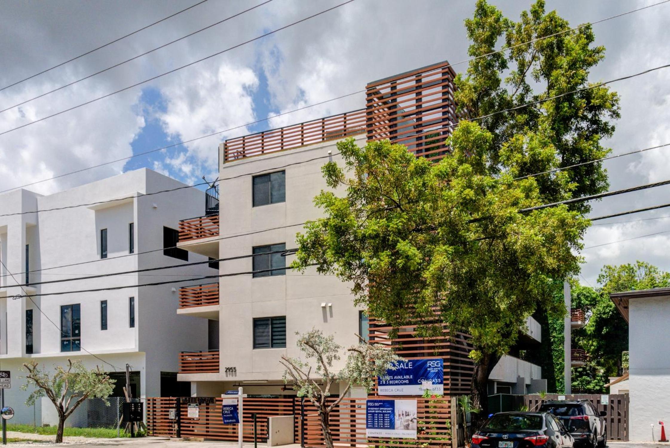 Modern 3BR PH with Rooftop Plunge Pool in Miami