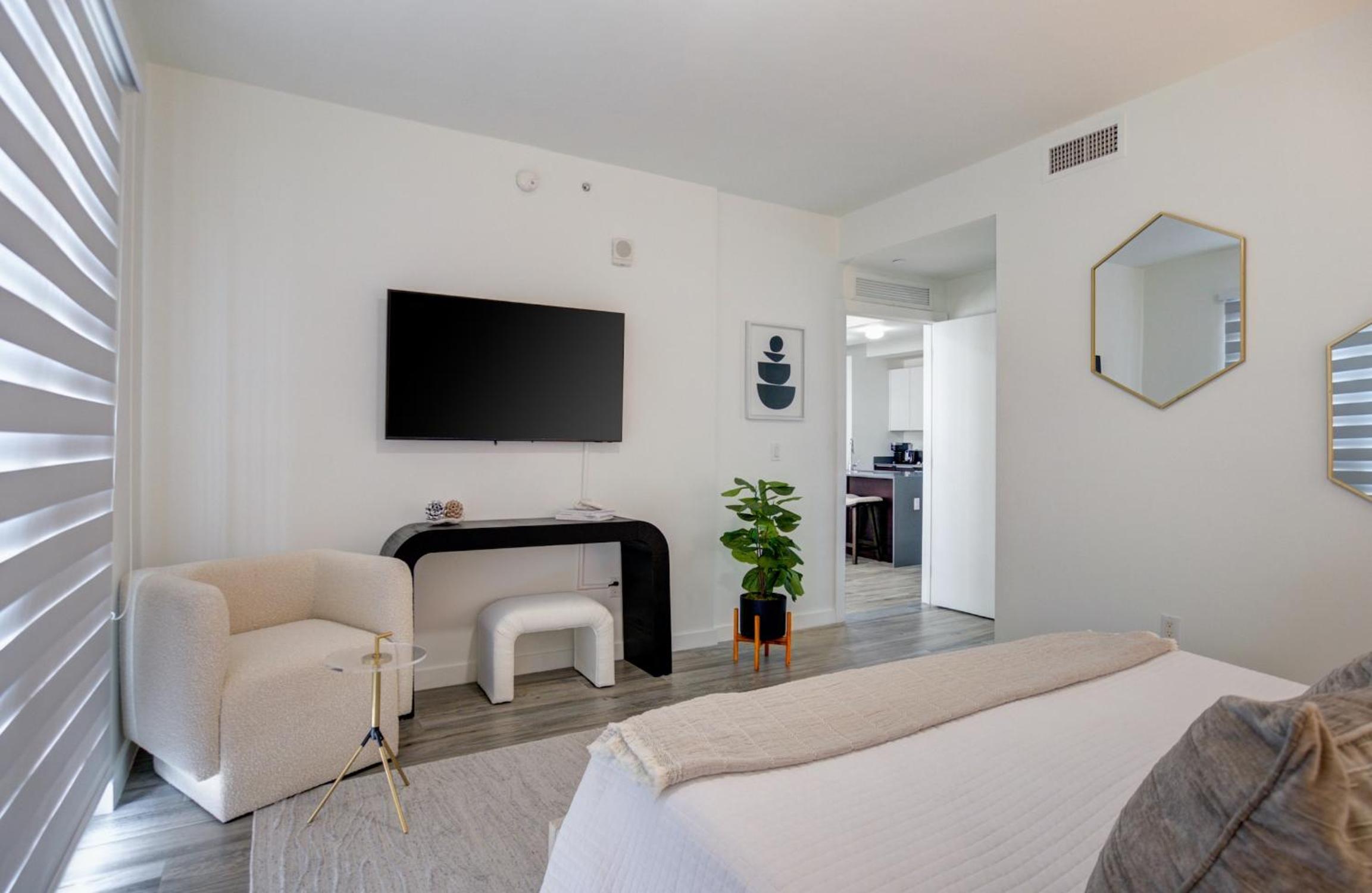 Modern 3BR PH with Rooftop Plunge Pool in Miami