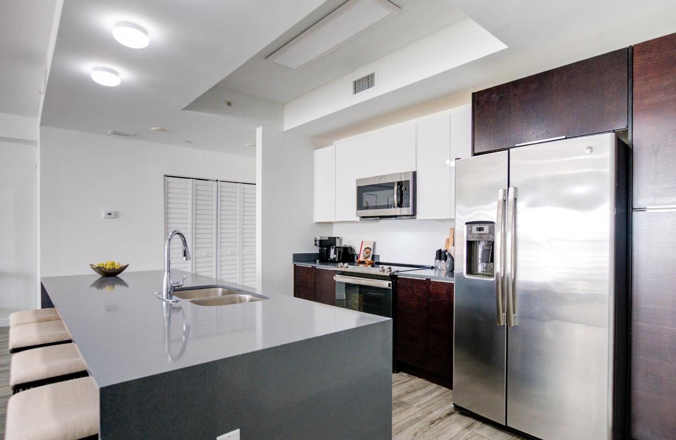 Modern 3BR PH with Rooftop Plunge Pool in Miami