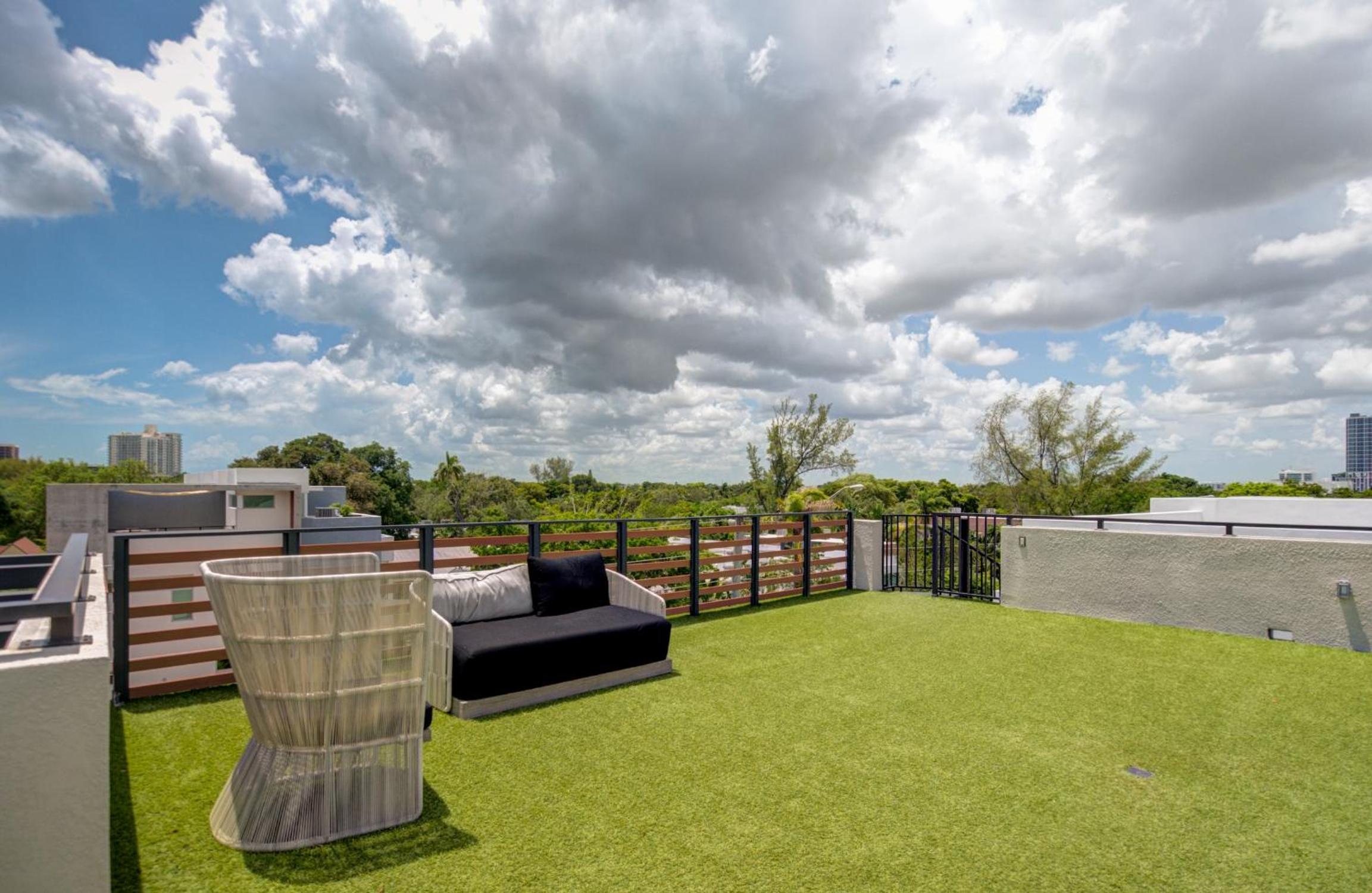 Modern 3BR PH with Rooftop Plunge Pool in Miami