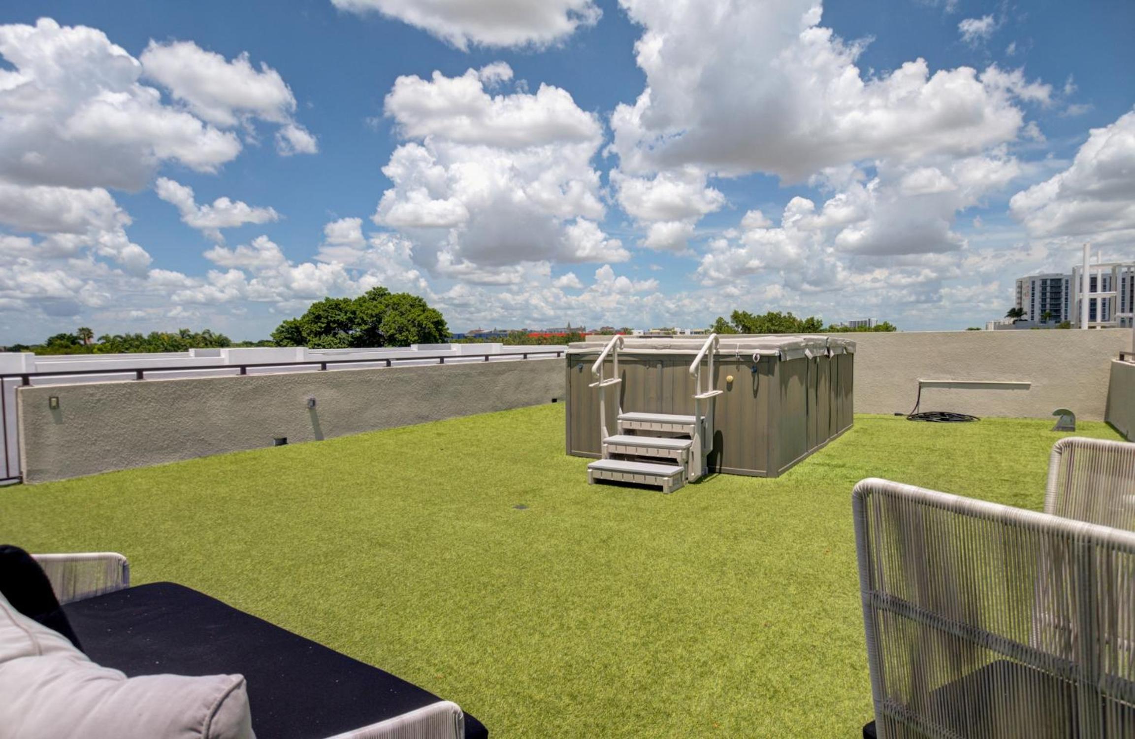 Modern 3BR PH with Rooftop Plunge Pool in Miami