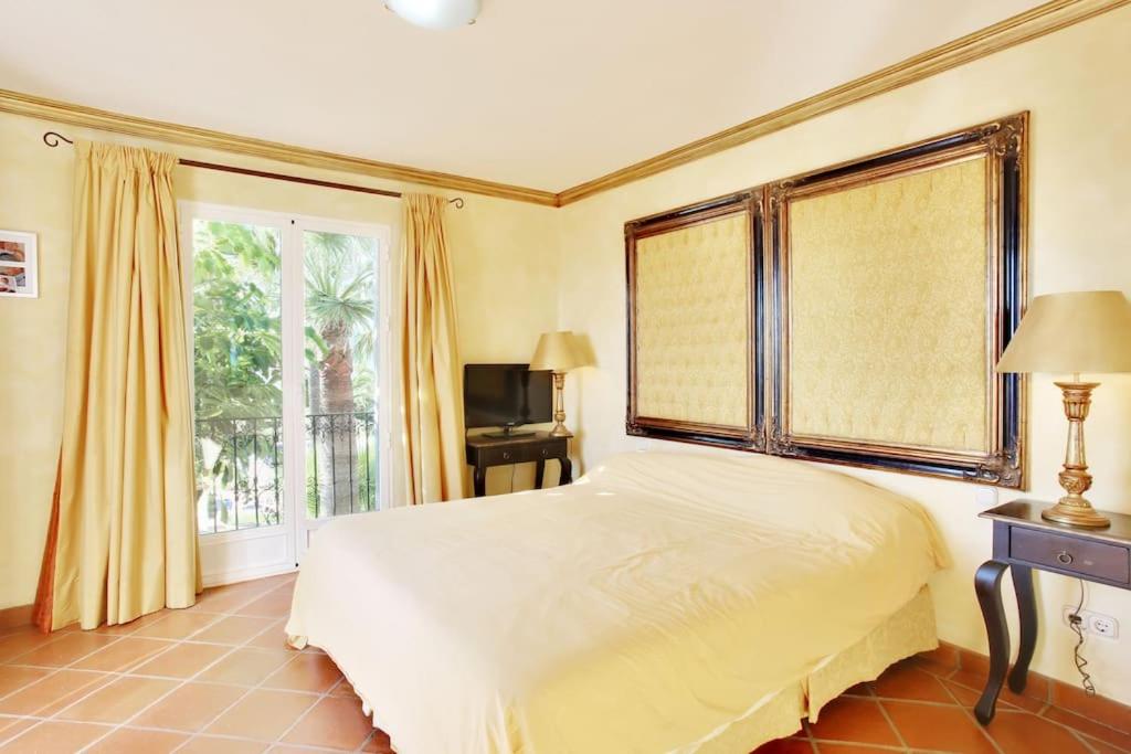 Luxury beach house Costa del sol La Perla de la Bahia view 3