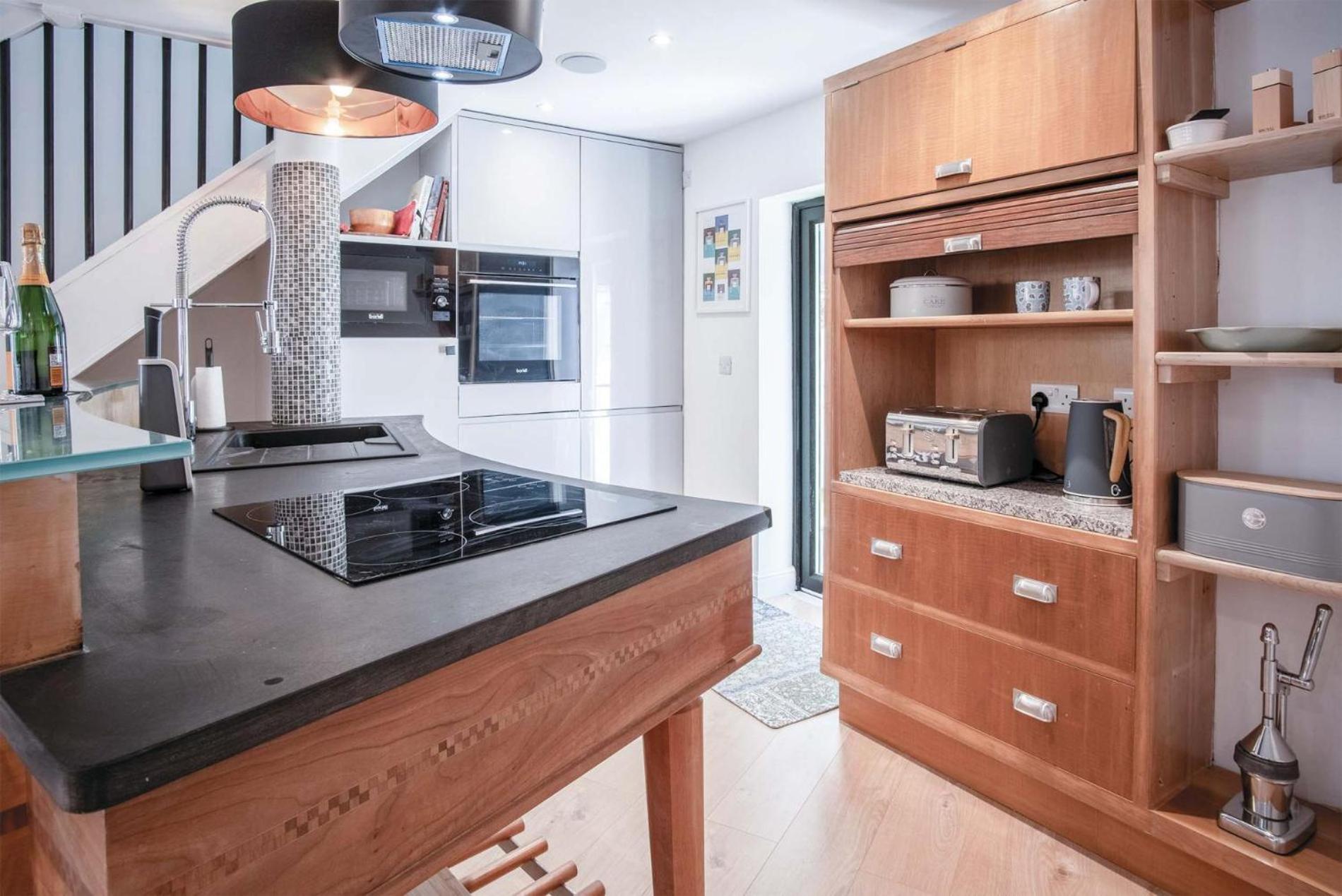 The Cottage - 2 Bedroom Cottage - Tenby view 5