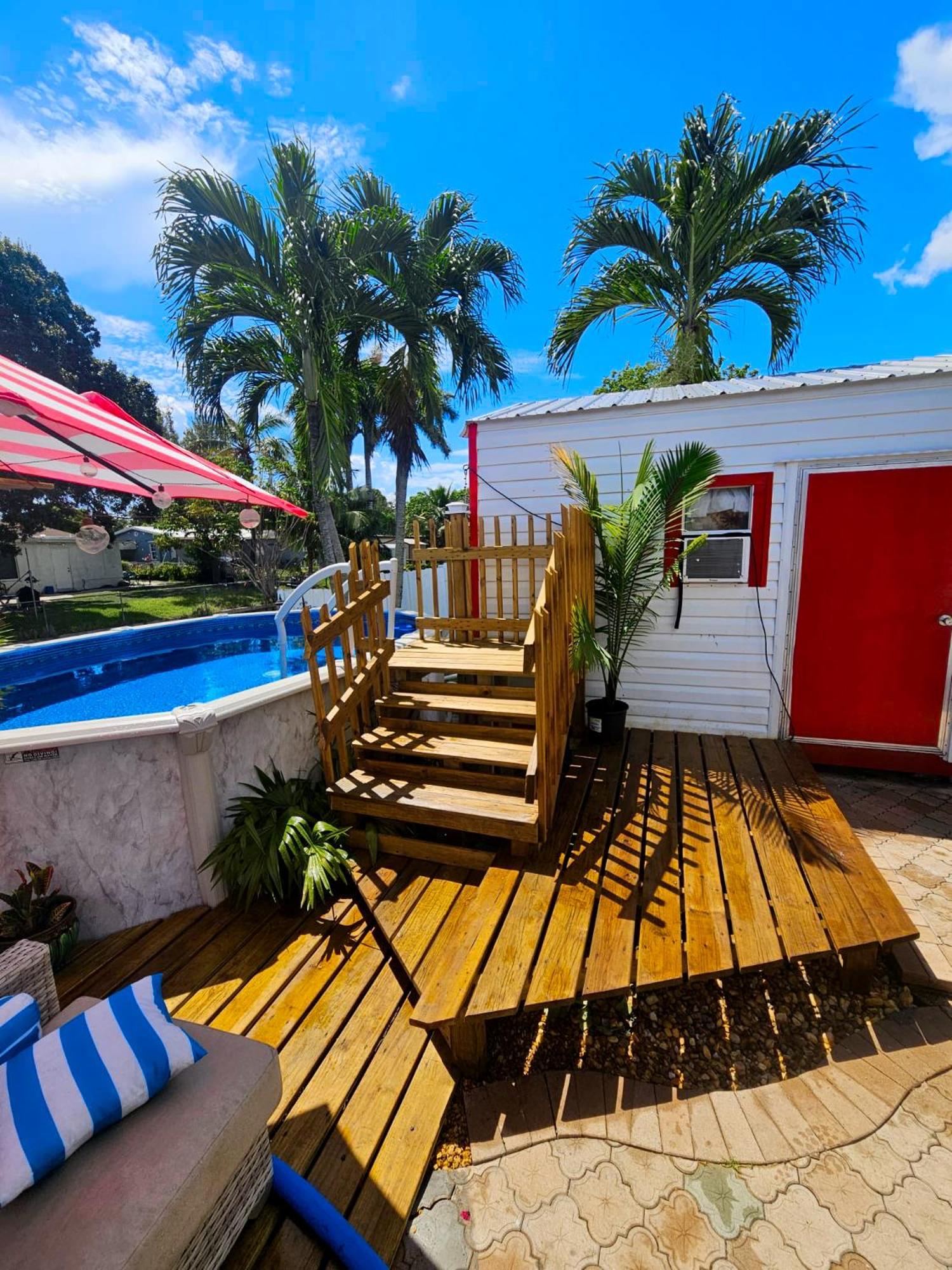 Waterfront Pool Paradise Luxe Home, Modern, Near Best Beachs Shopping,Hard Rock Casino Fun - Image 4