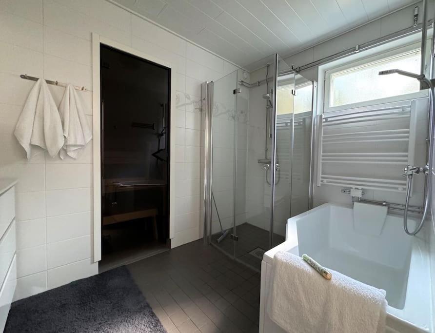 Rauhallinen ja tilava ylimmän kerroksen neliö