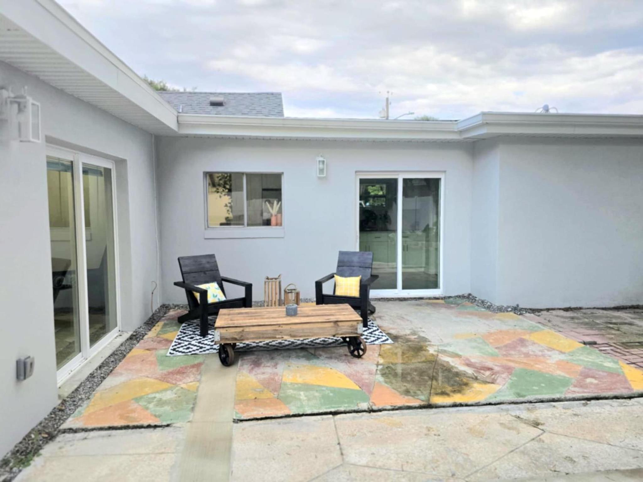 Luxury 4BR Sleeps 12 Heated Pool Game Room Near Disney