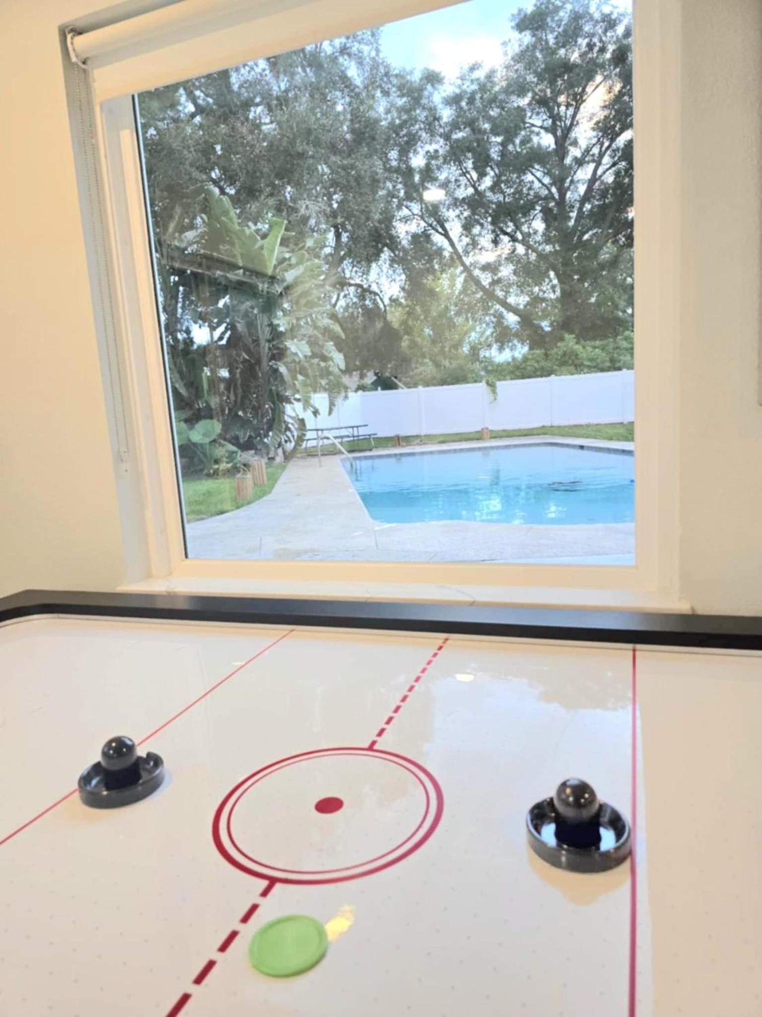 Luxury 4BR Sleeps 12 Heated Pool Game Room Near Disney