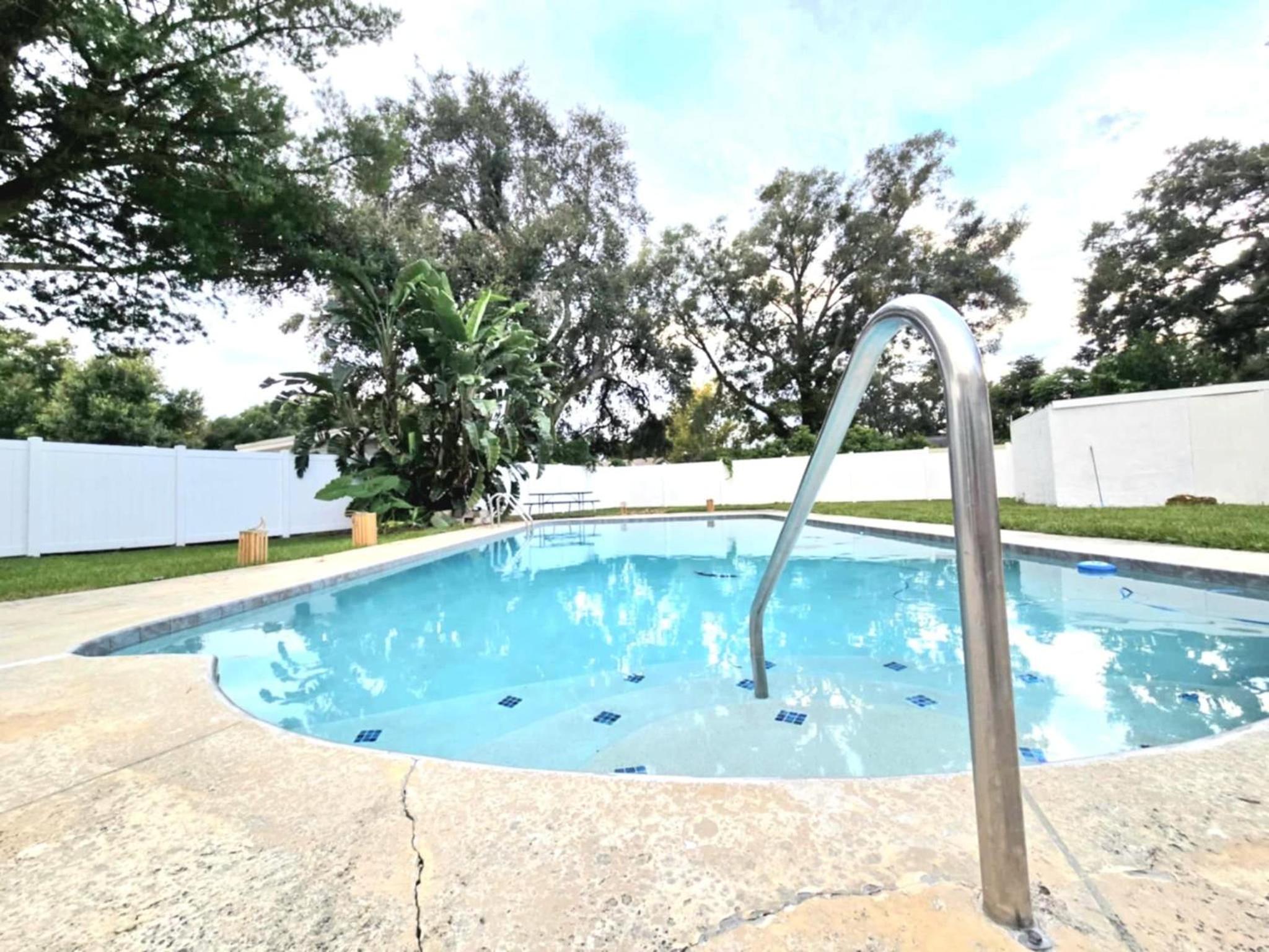 Luxury 4BR Sleeps 12 Heated Pool Game Room Near Disney