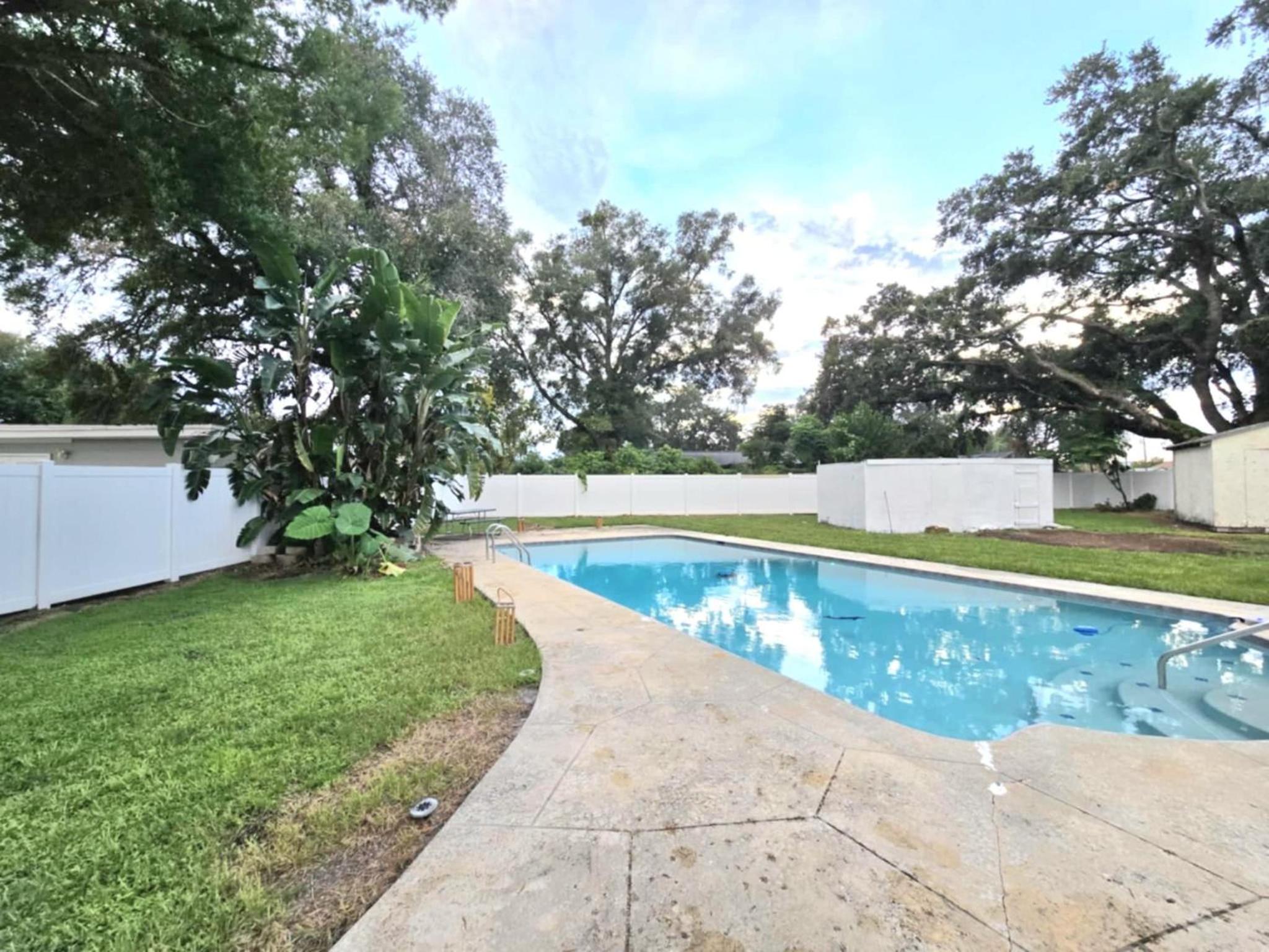 Luxury 4BR Sleeps 12 Heated Pool Game Room Near Disney