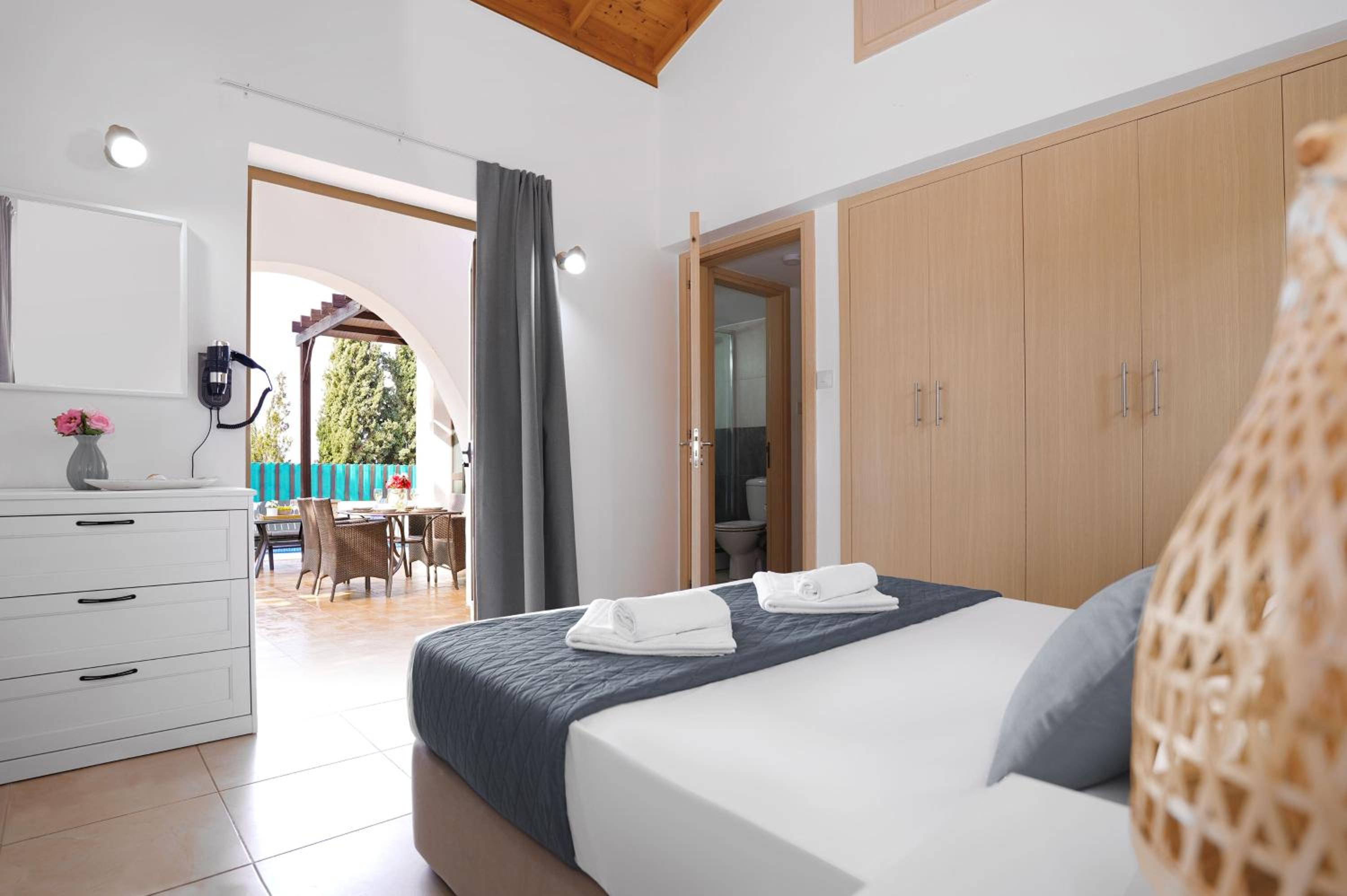 Villa Anthia - 2bed with Large Pool