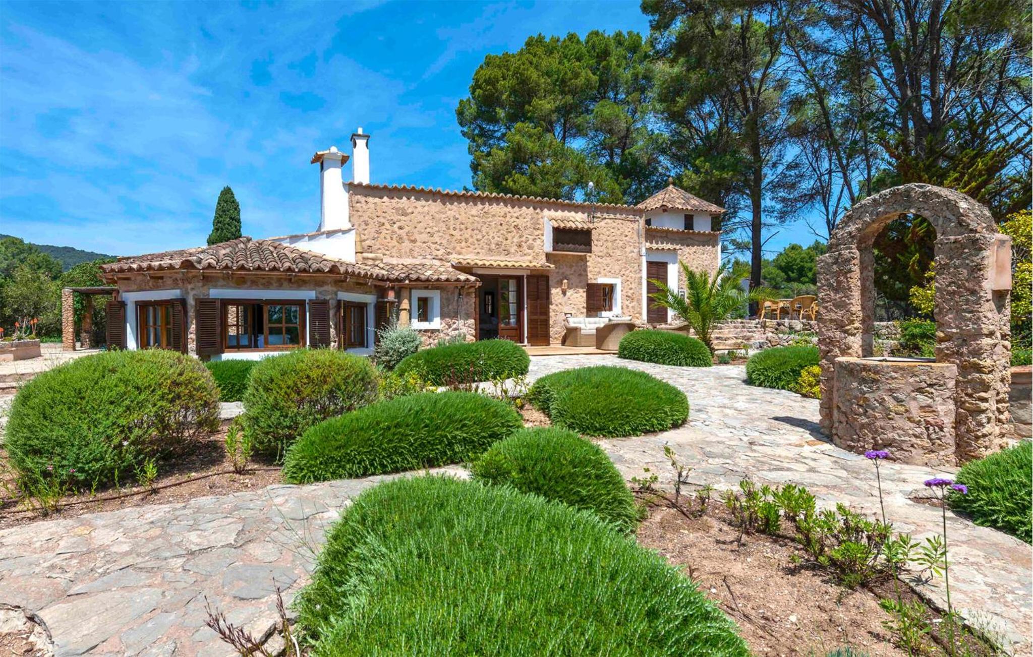 Stunning Home In Esporles