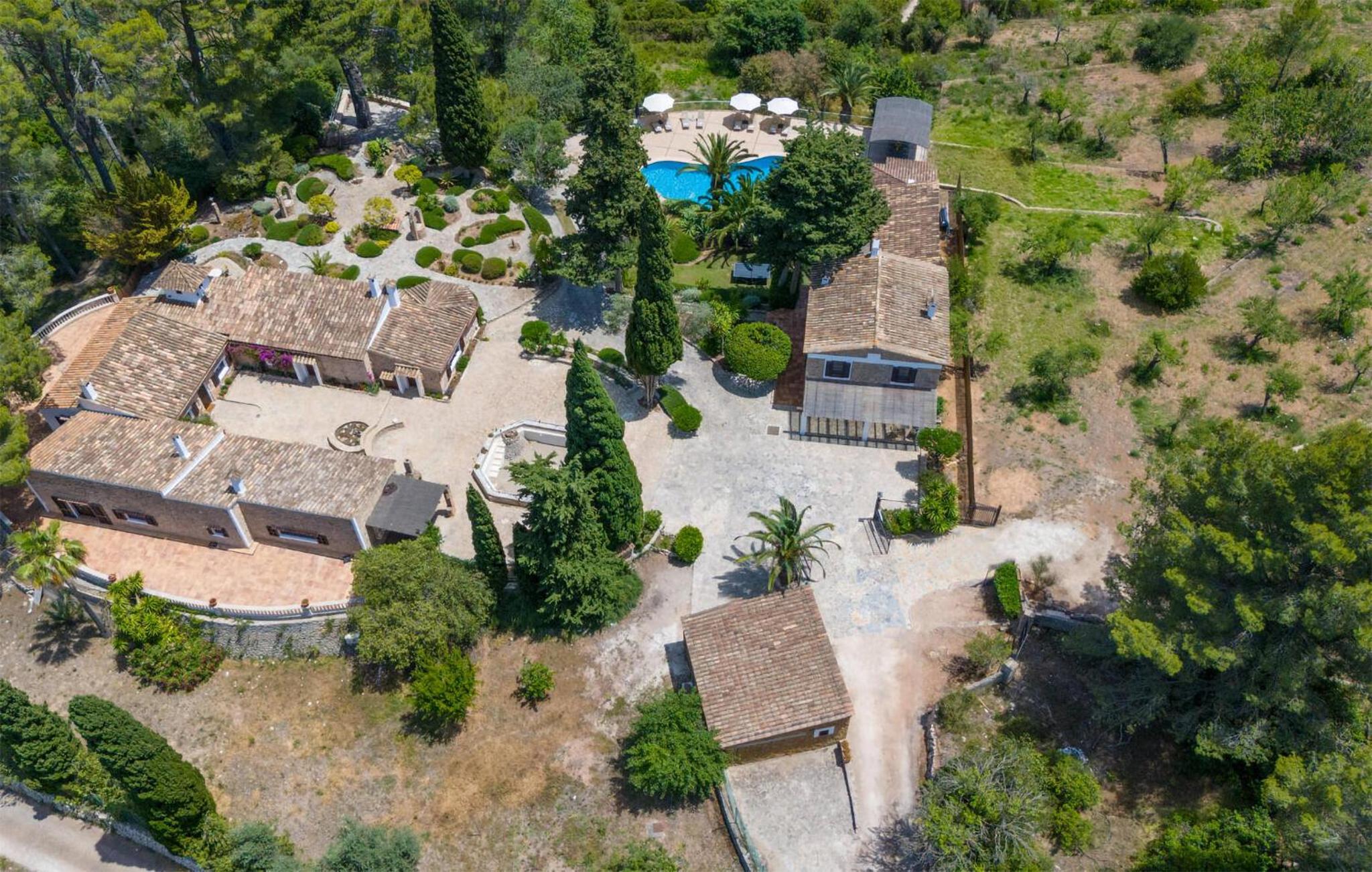 Stunning Home In Esporles