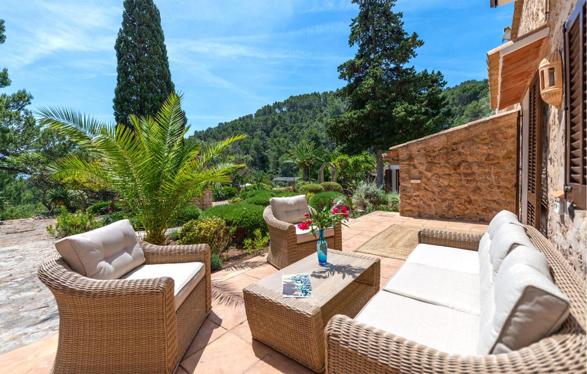Stunning Home In Esporles