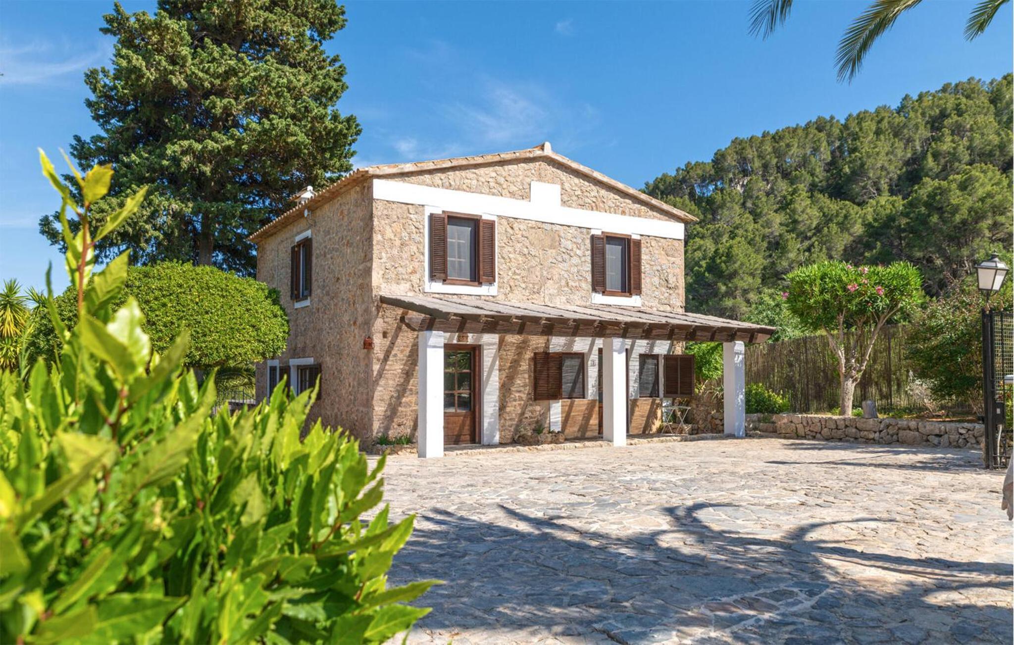 Stunning Home In Esporles
