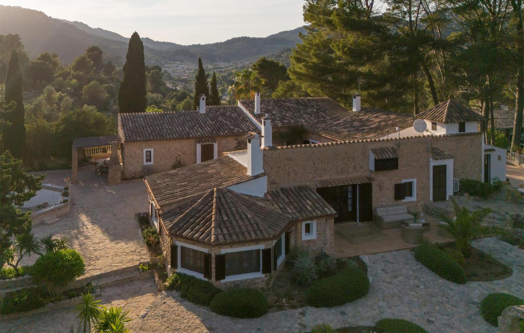 Stunning Home In Esporles