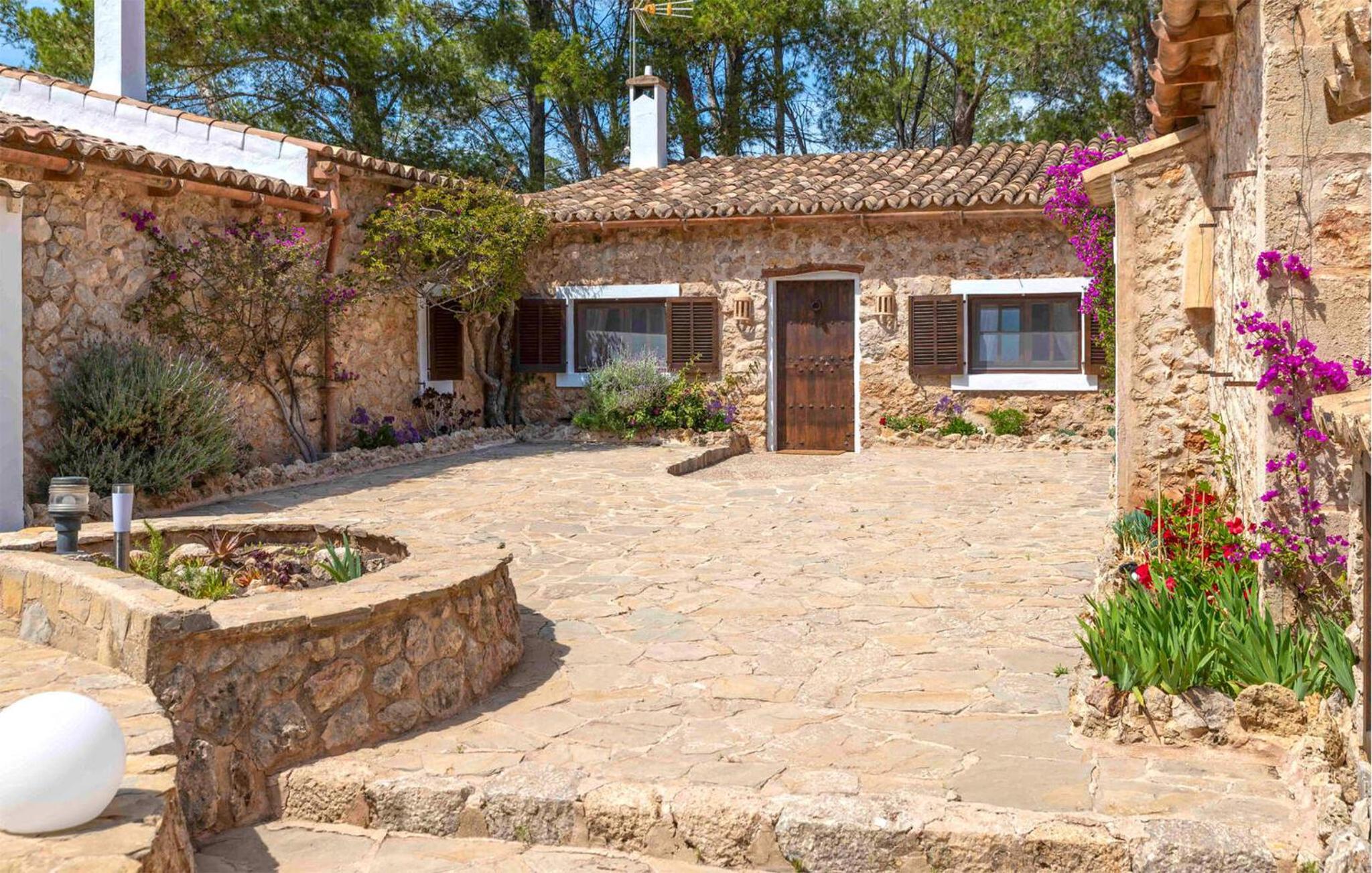 Stunning Home In Esporles