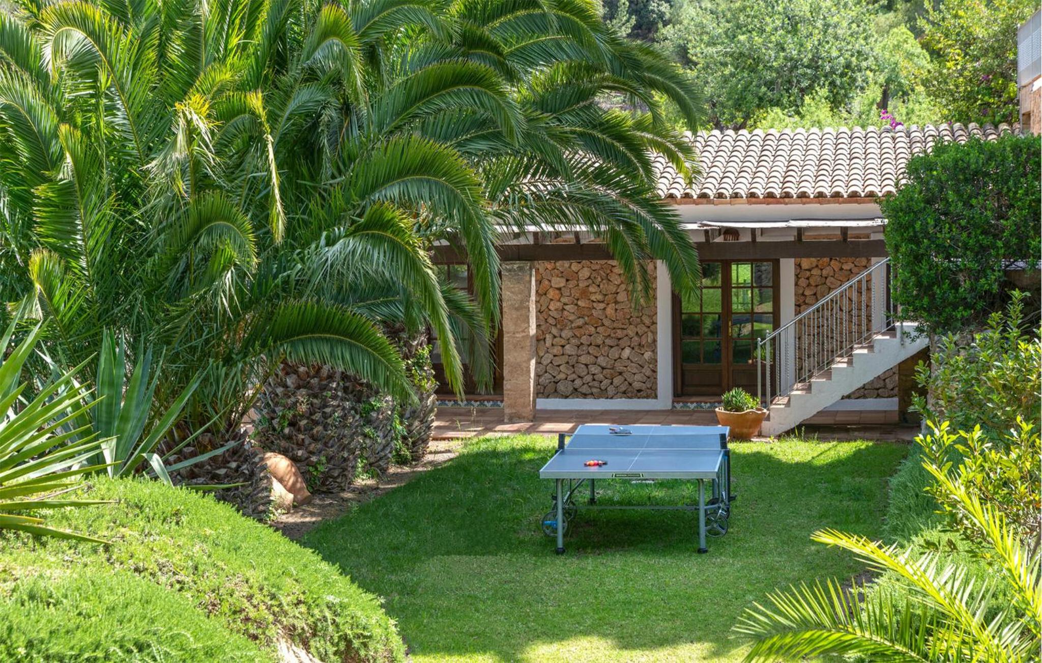 Stunning Home In Esporles
