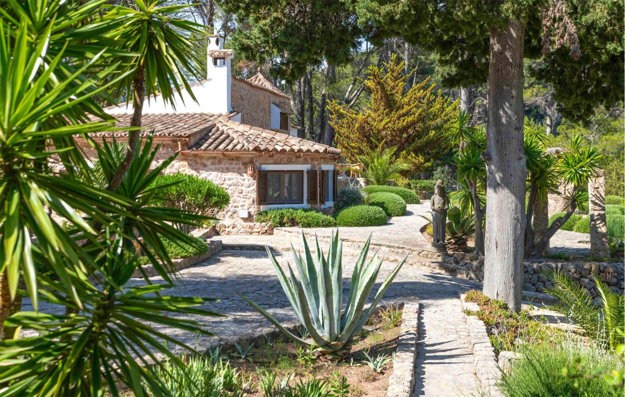 Stunning Home In Esporles