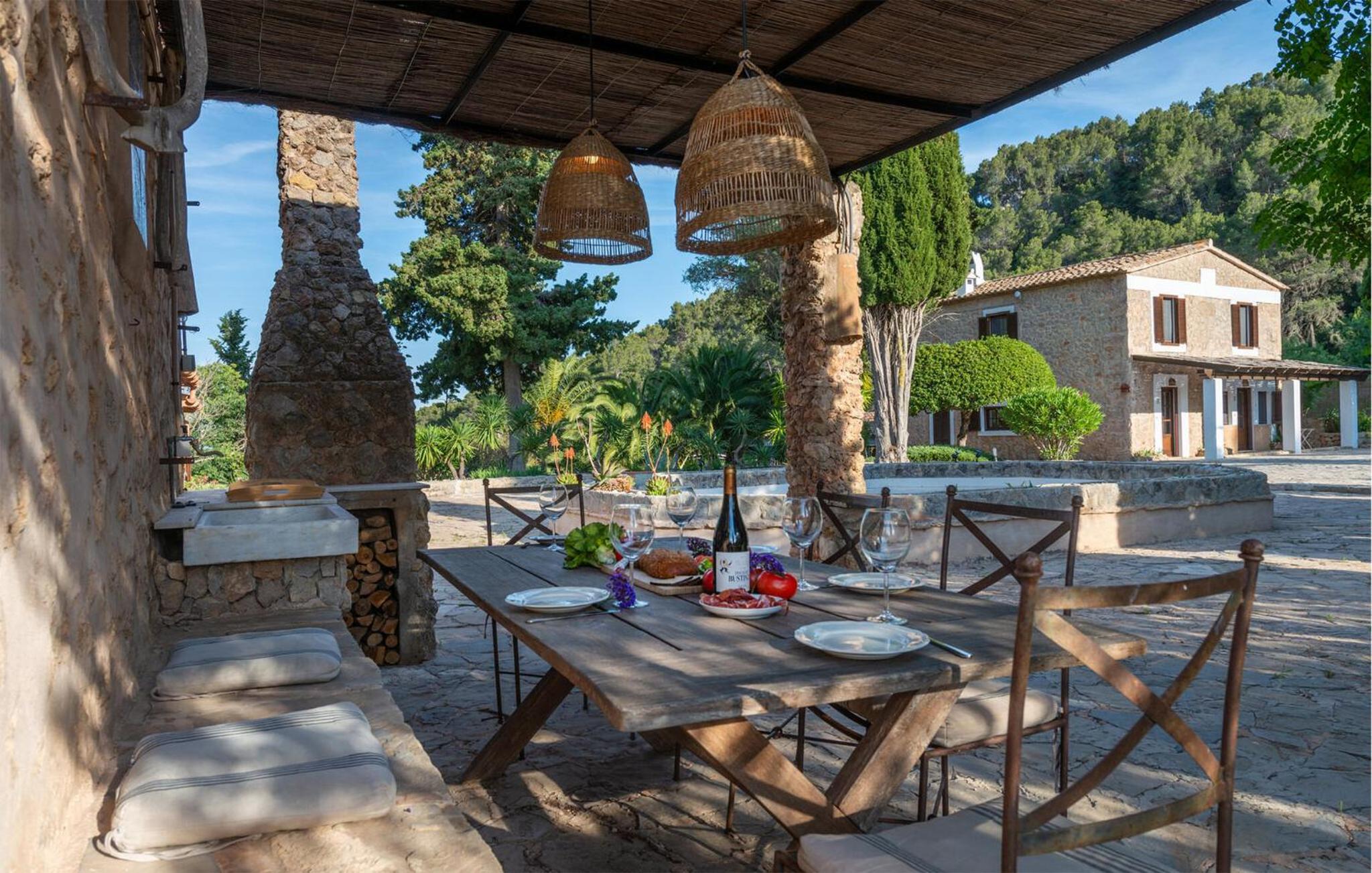 Stunning Home In Esporles