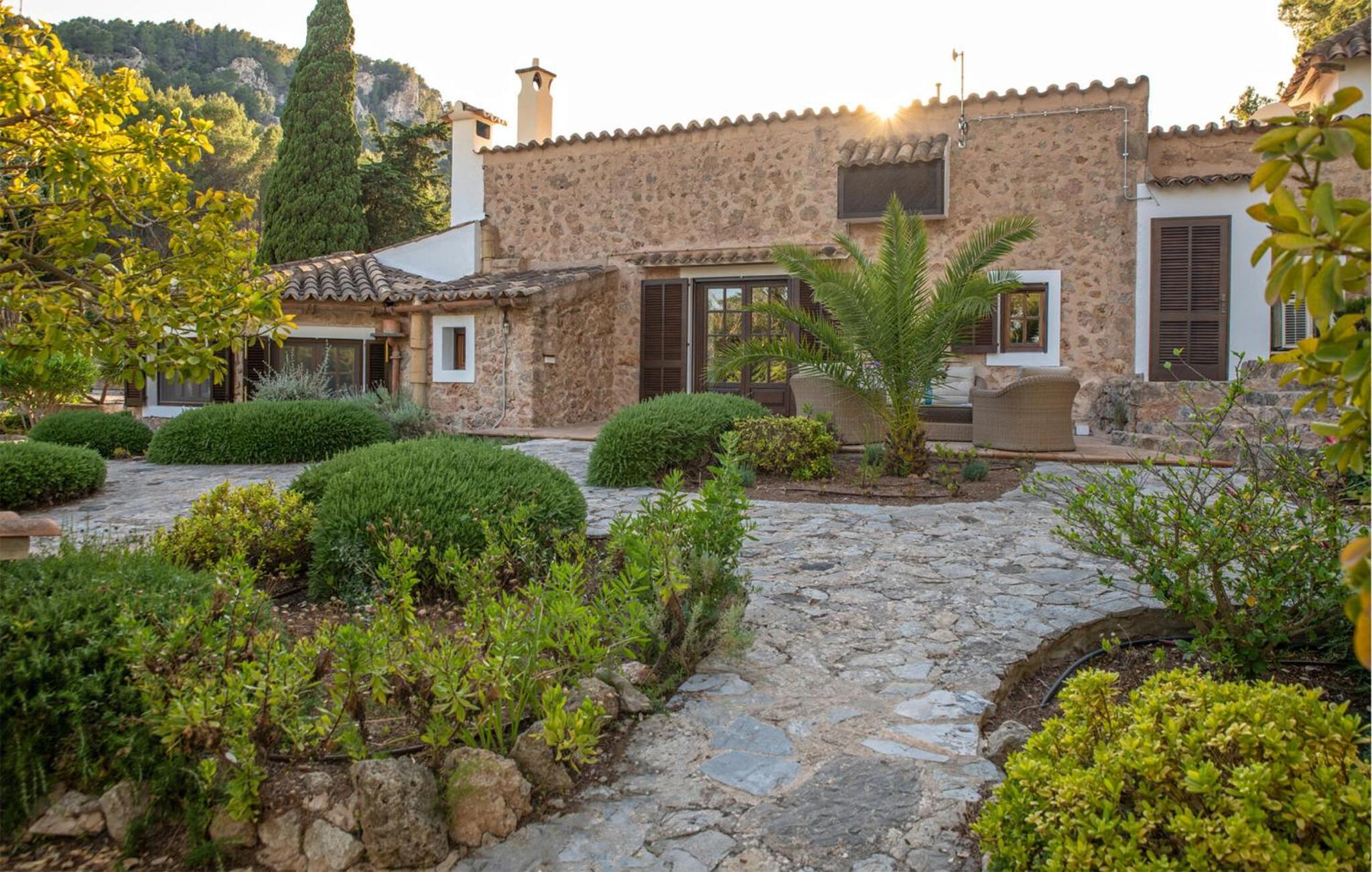 Stunning Home In Esporles