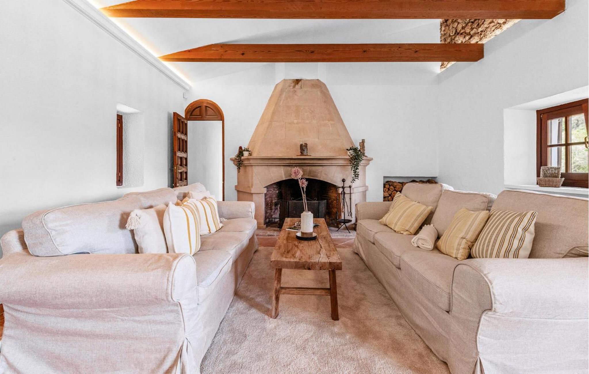 Stunning Home In Esporles