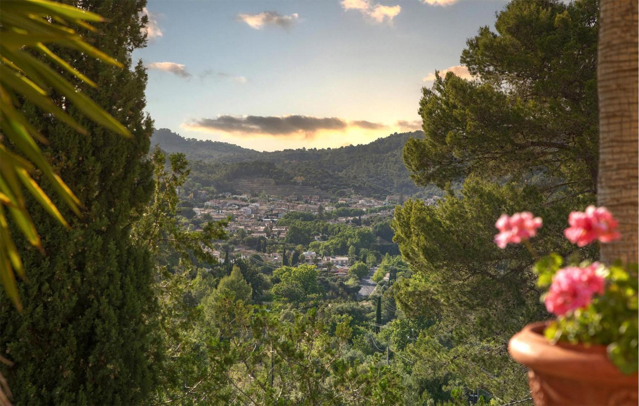 Stunning Home In Esporles