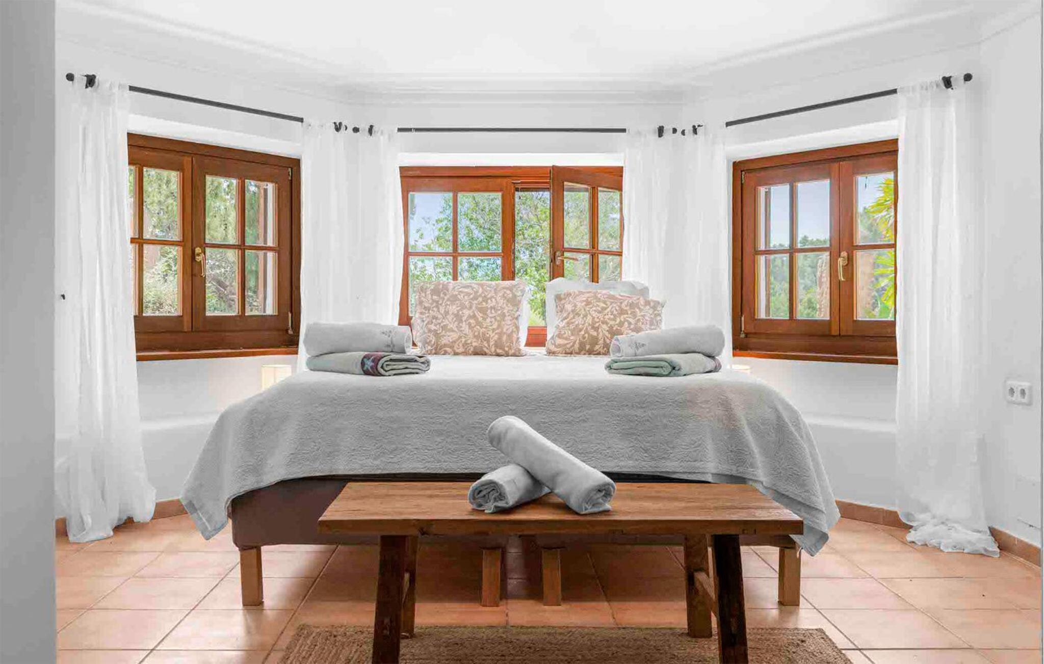 Stunning Home In Esporles