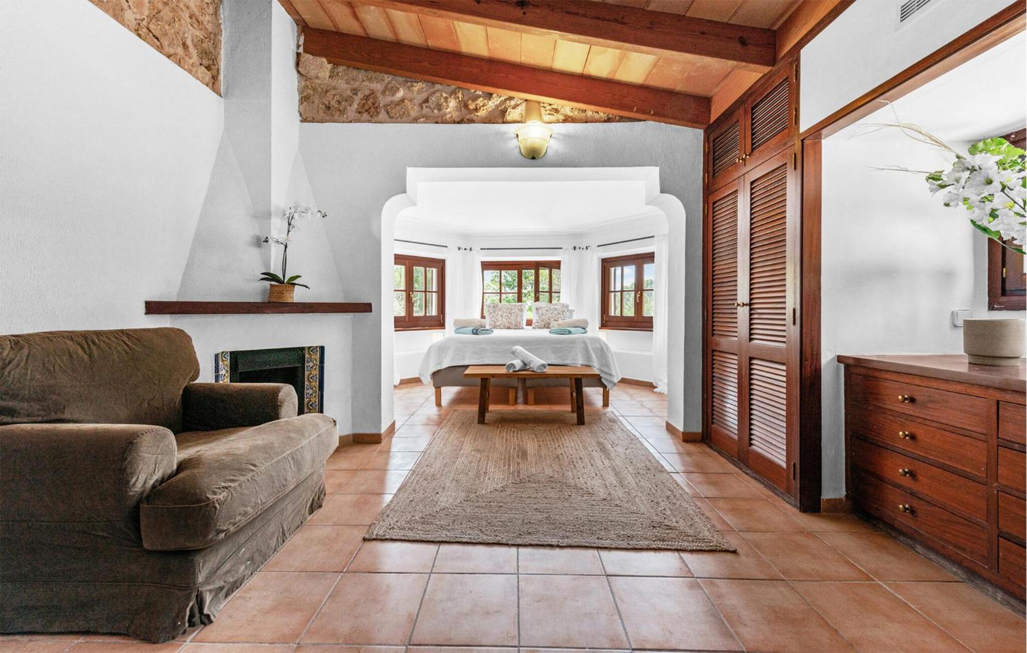 Stunning Home In Esporles