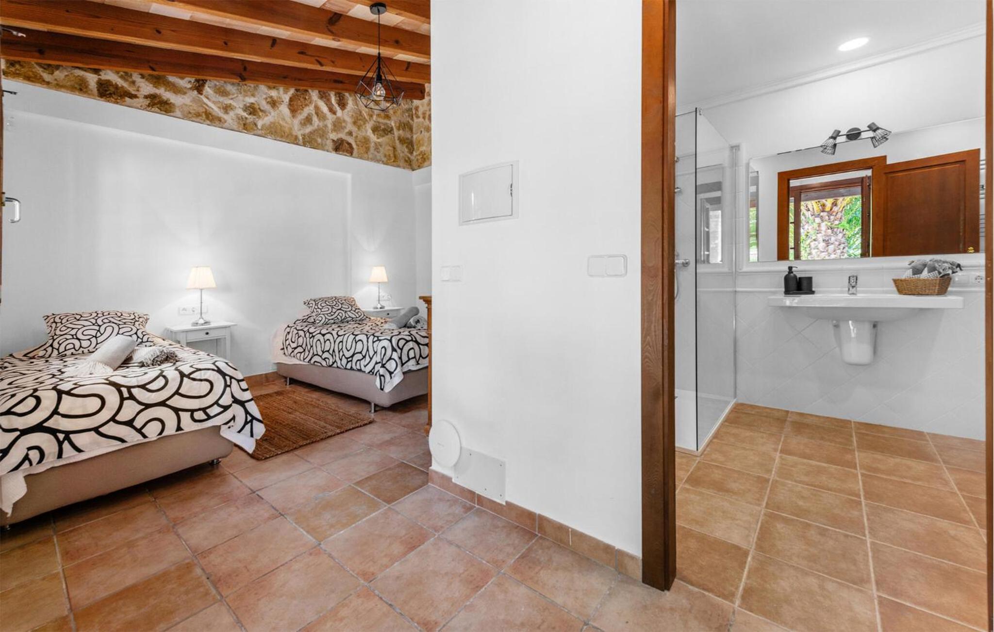 Stunning Home In Esporles