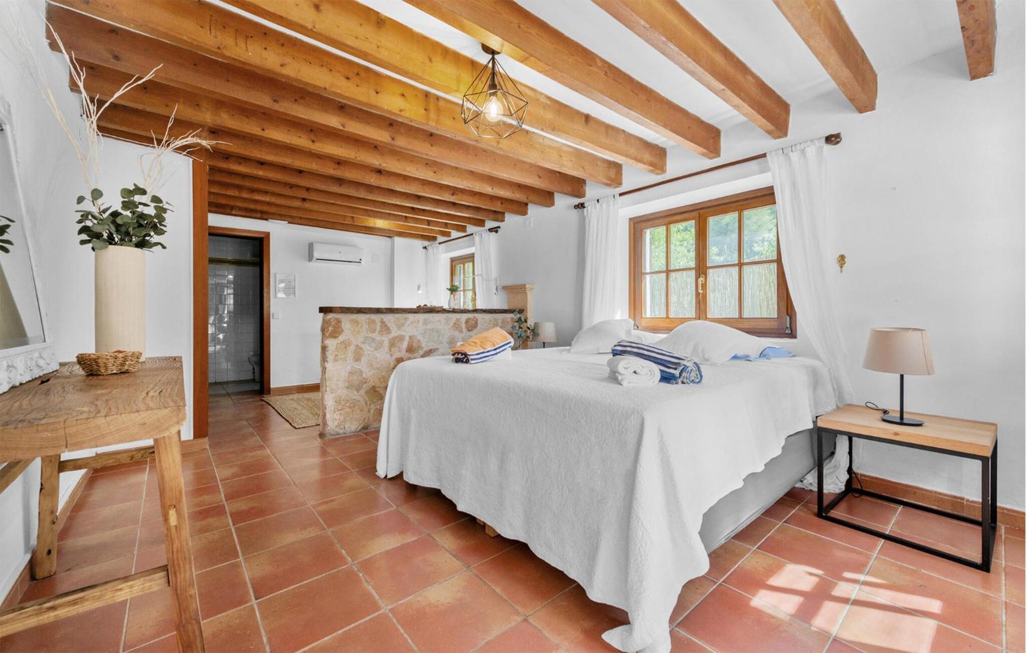 Stunning Home In Esporles
