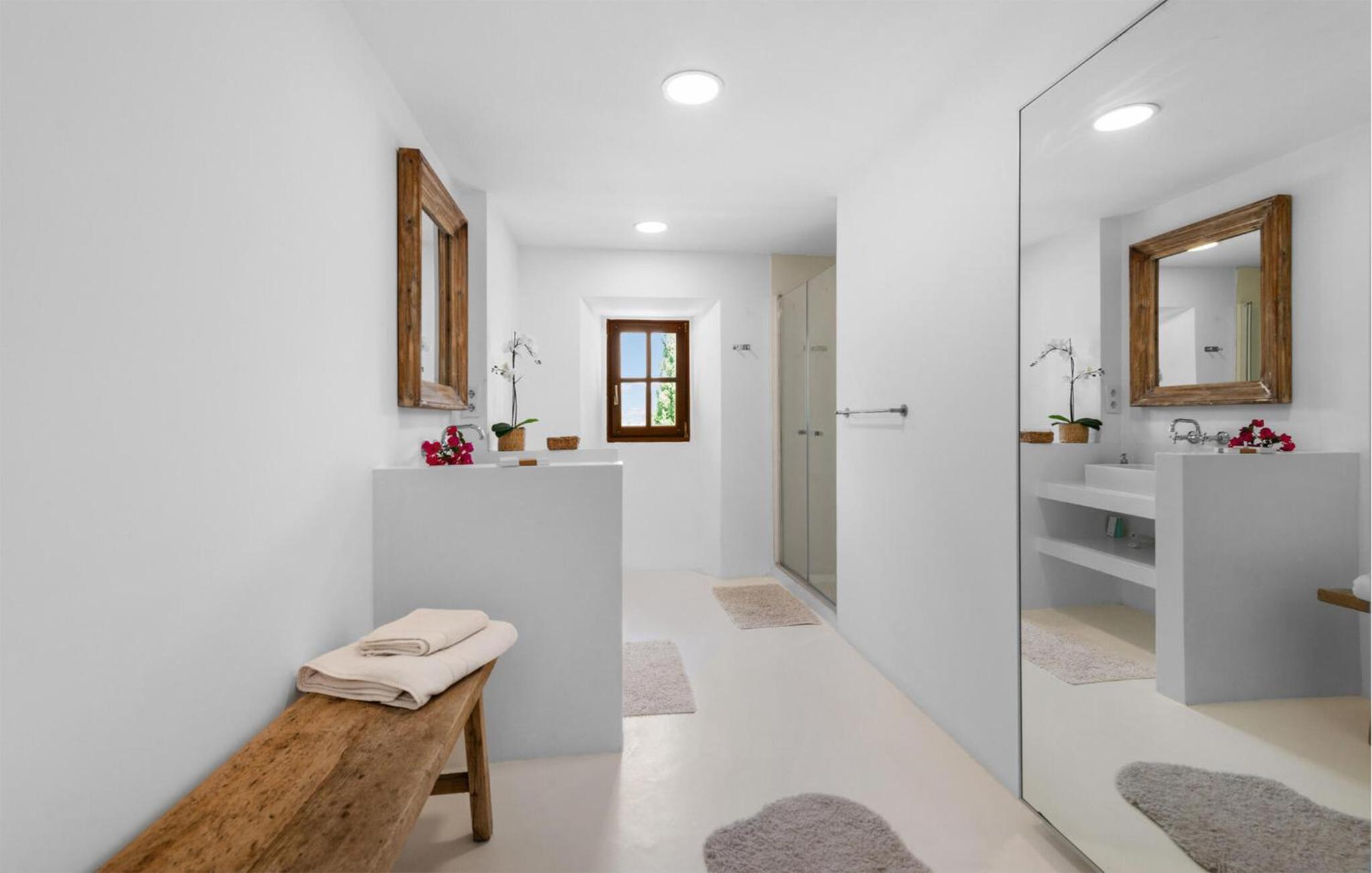 Stunning Home In Esporles