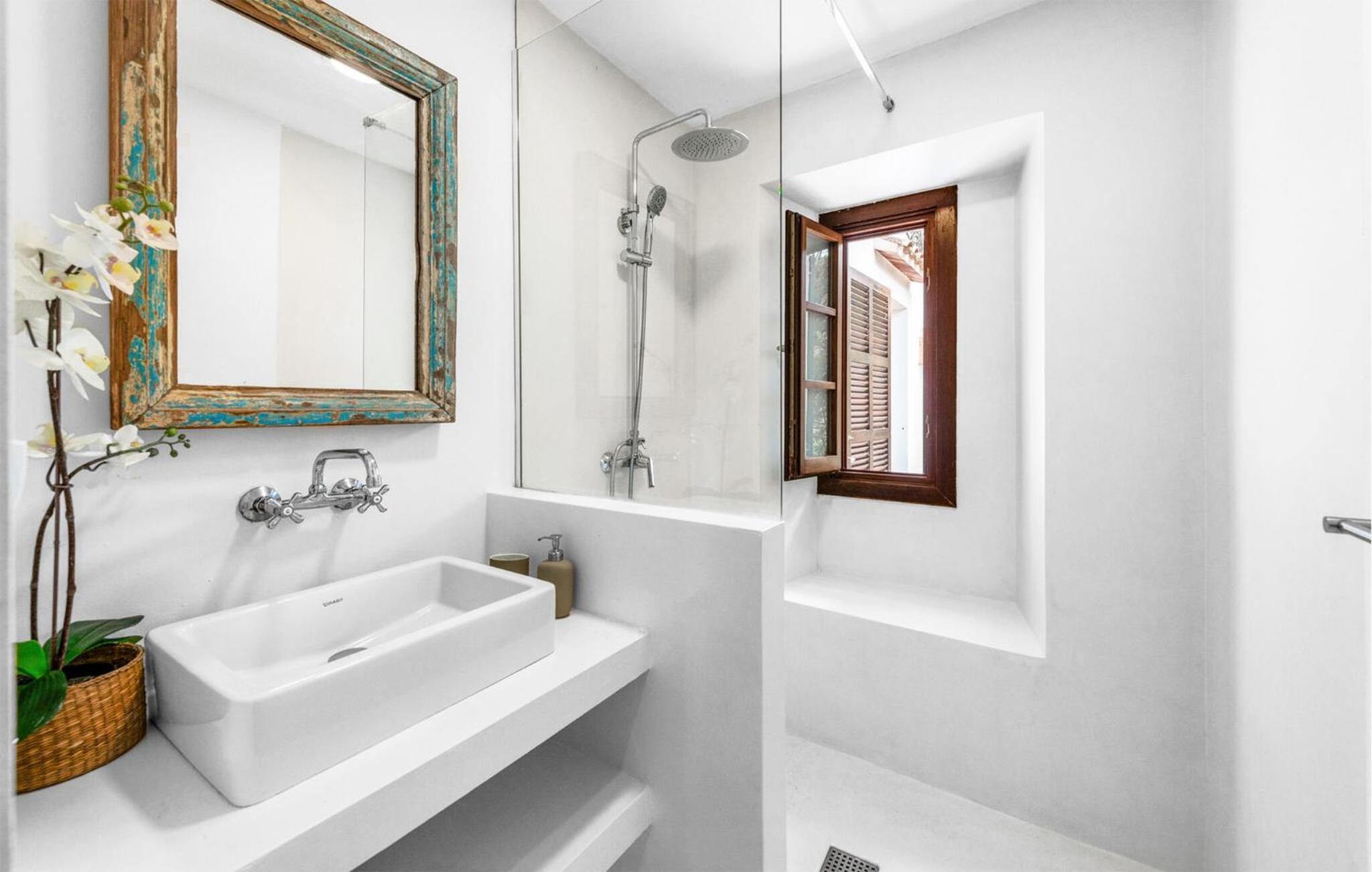Stunning Home In Esporles
