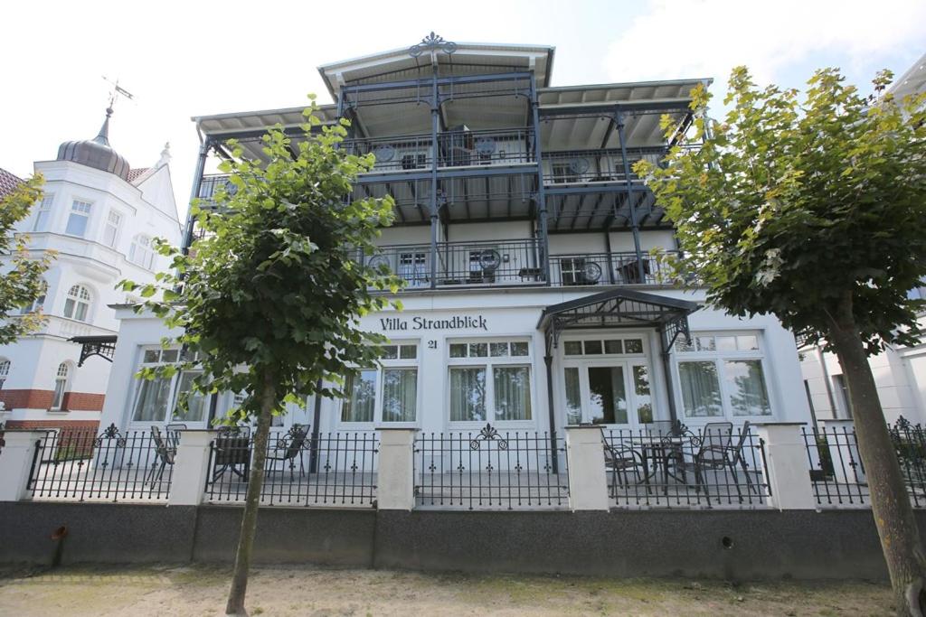Villa Strandblick in Binz, FeWo direkt am Strand mit Balkon und seitlichem Meerblick