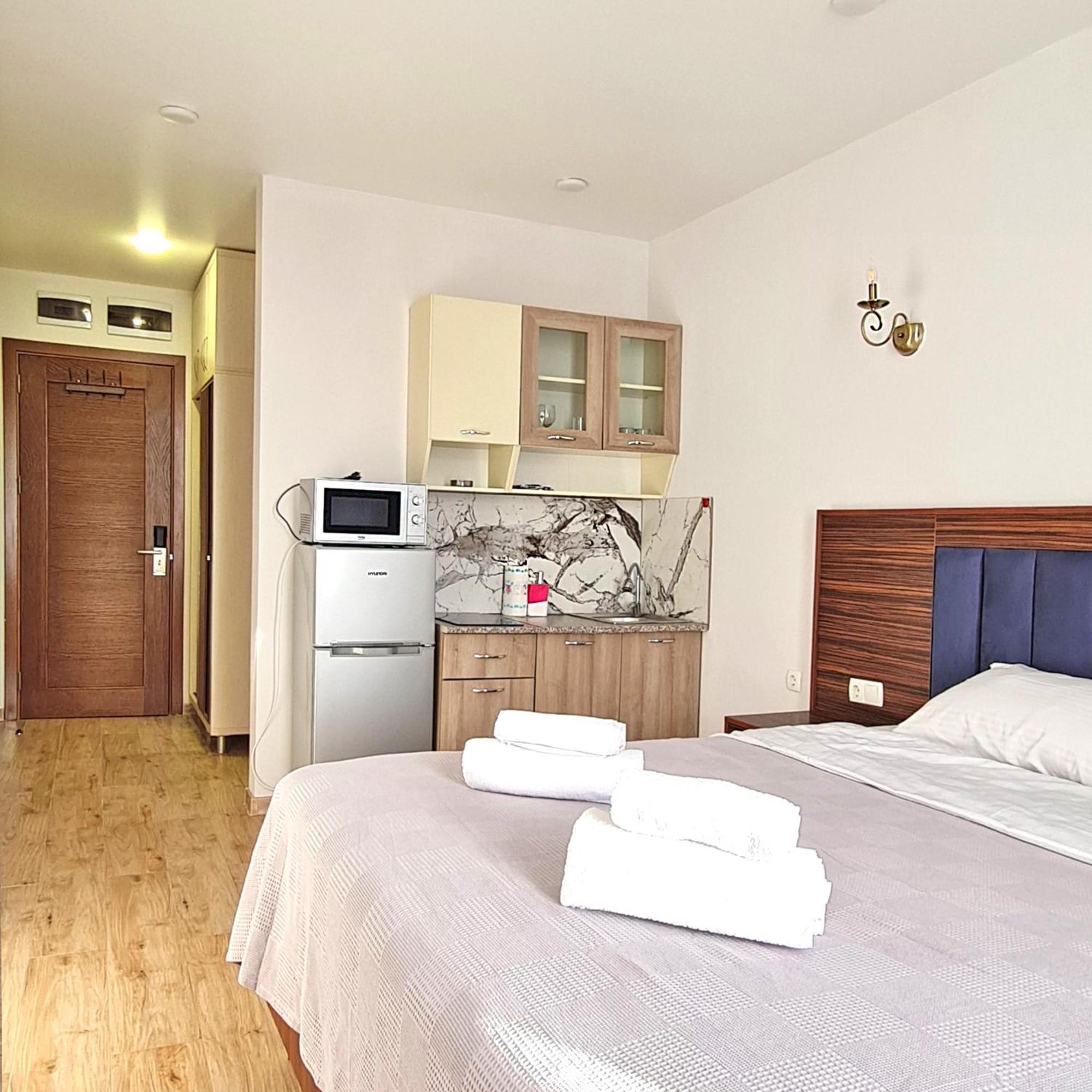 Cozy Sea View Studio#3 Queen Bed Free Wi-Fi Washer Balcony view 4