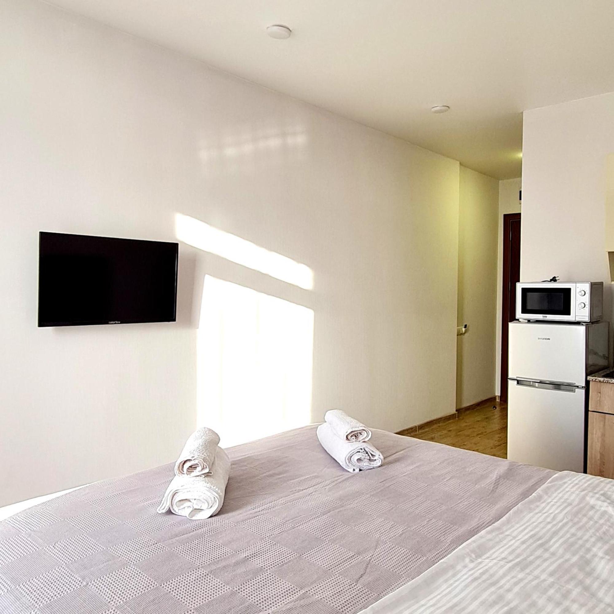 Cozy Sea View Studio#3 Queen Bed Free Wi-Fi Washer Balcony view 5