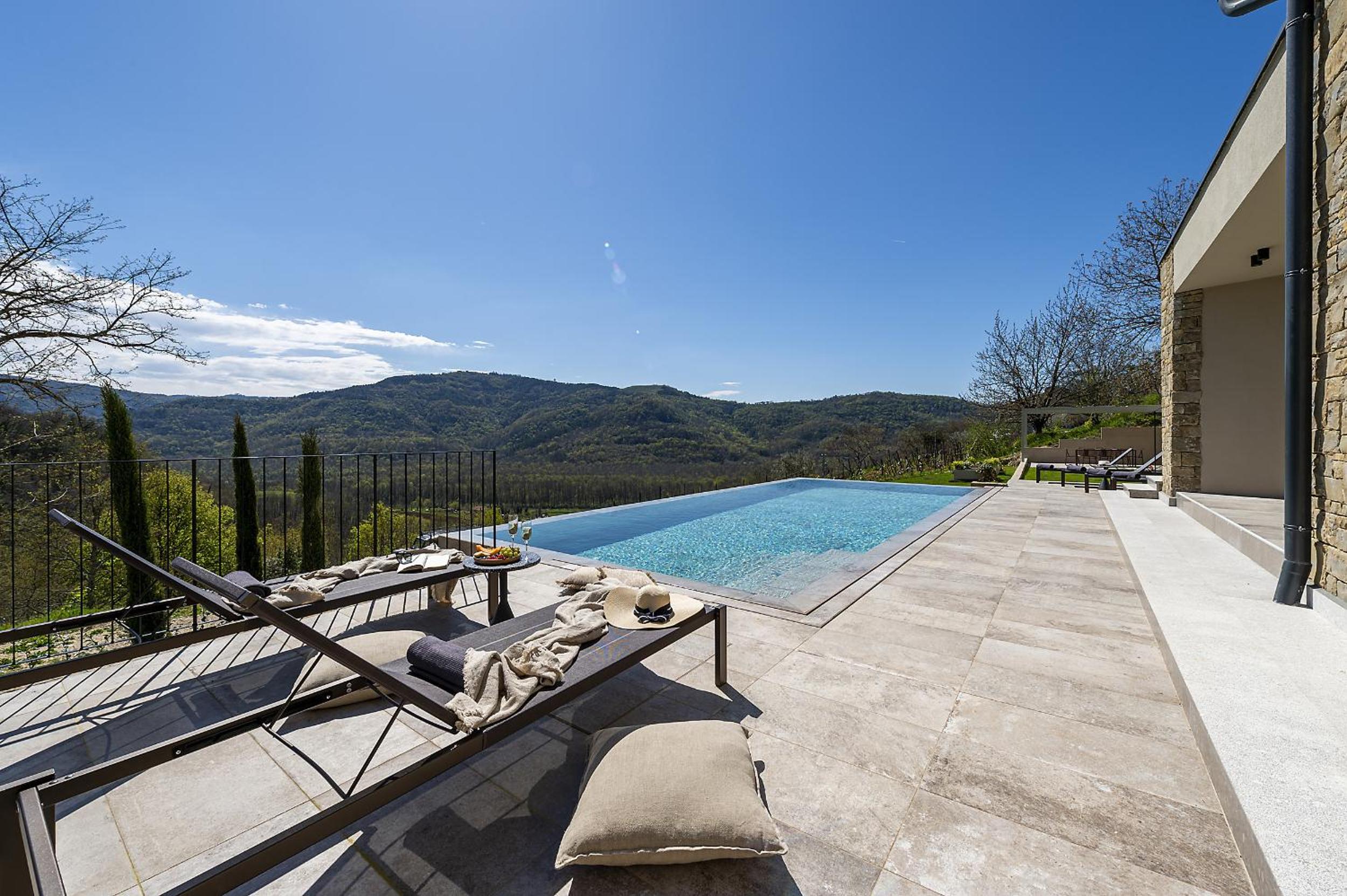 Villa Panorama del Tartufo for 6 people in Central Istria with spa & truffle hunting experience view 4