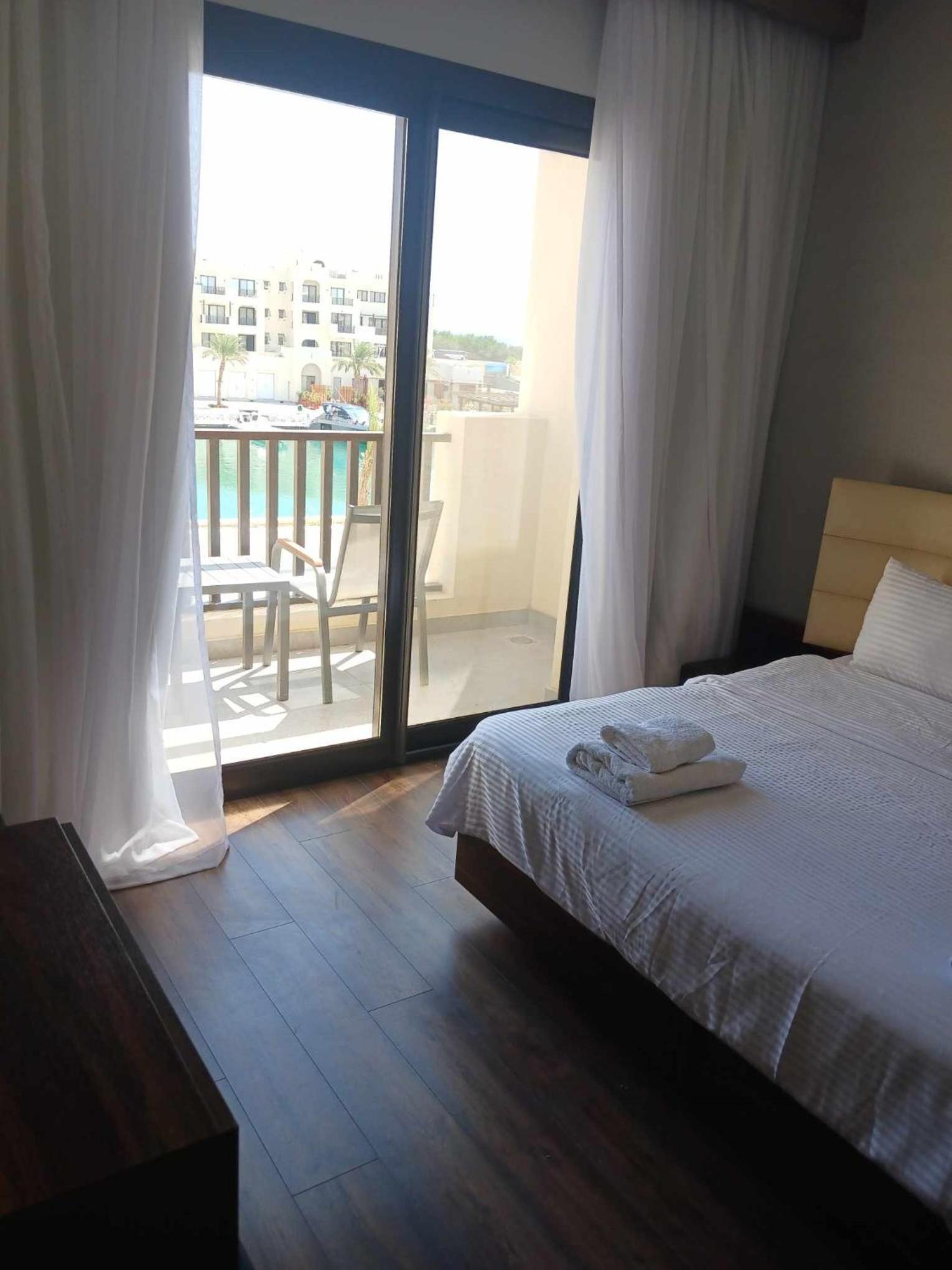 Nayah Stays, Luxurious bedroom in Fanadir Marina