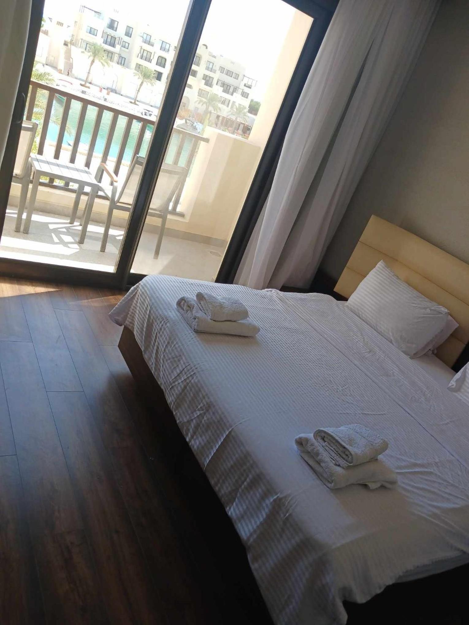 Nayah Stays, Luxurious bedroom in Fanadir Marina