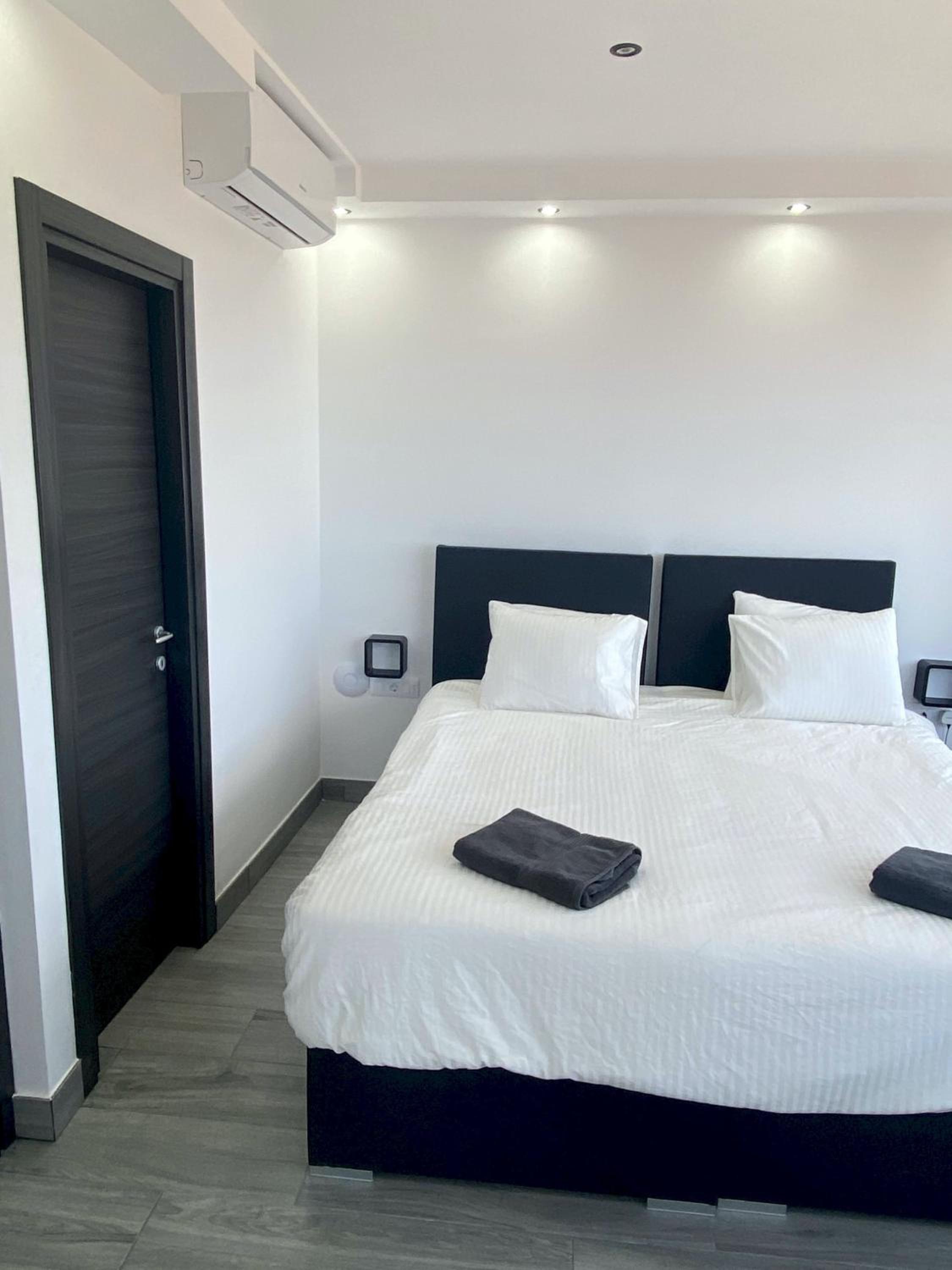 Villa Poseidon Corralejo with Private Heated Pool, Jacuzzi, Sauna and Stunning Volcano Views by Amazzzing Travel