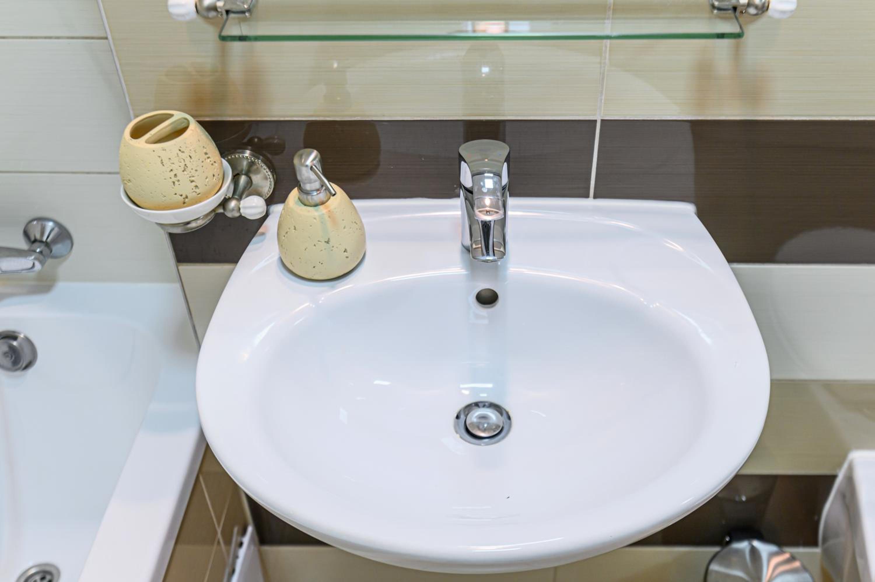 Larabelle Home Coresi