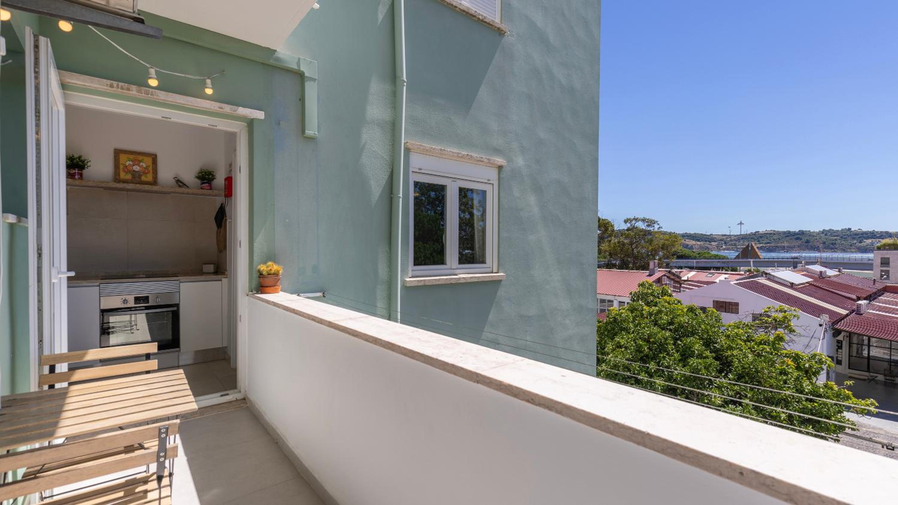 Charming Belém 3BDR Property by LovelyStay view 2