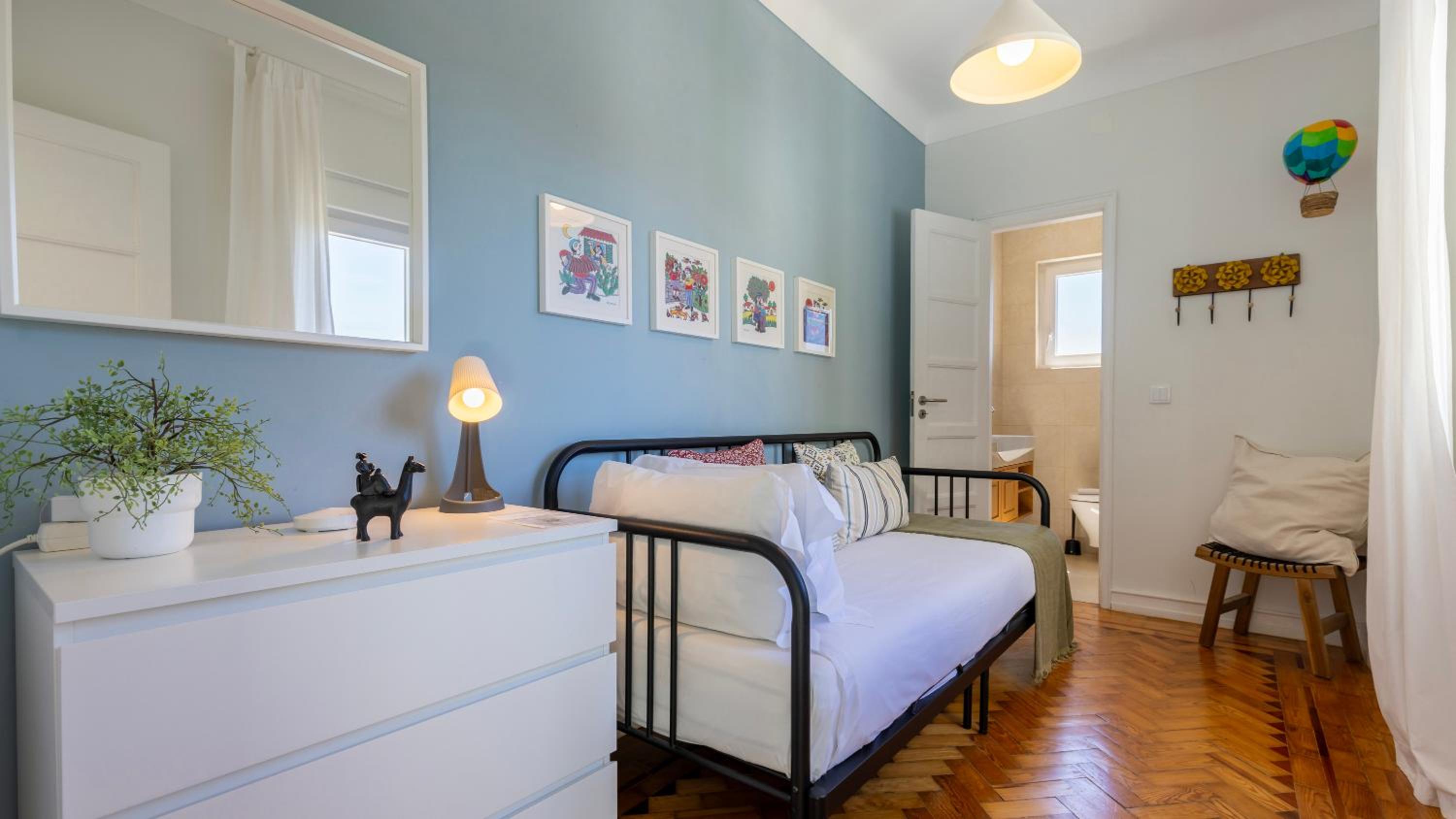 Charming Belém 3BDR Property by LovelyStay view 5