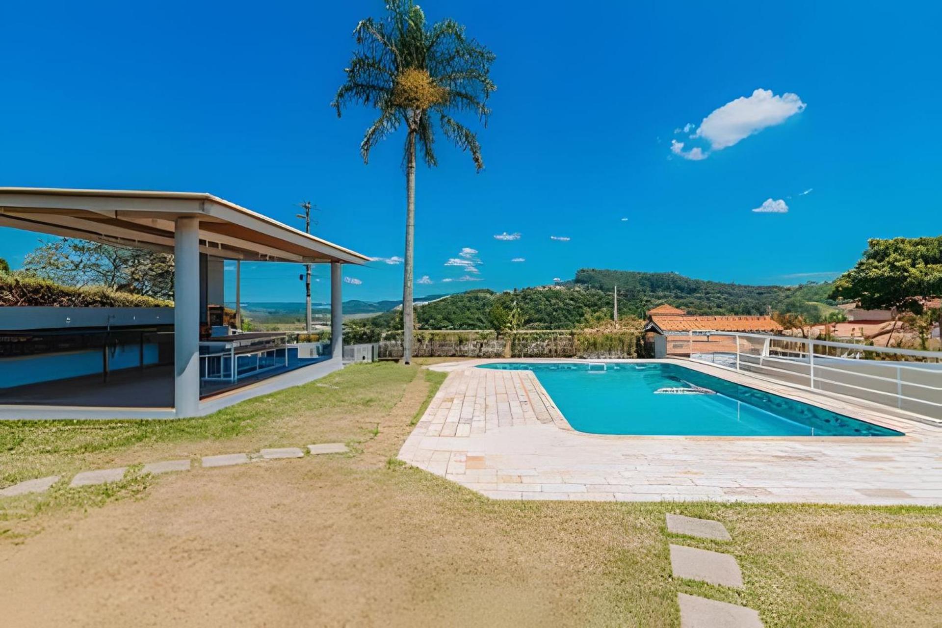 Descanso e Diversão: Piscina e Gourmet em condomínio à 65km de SP