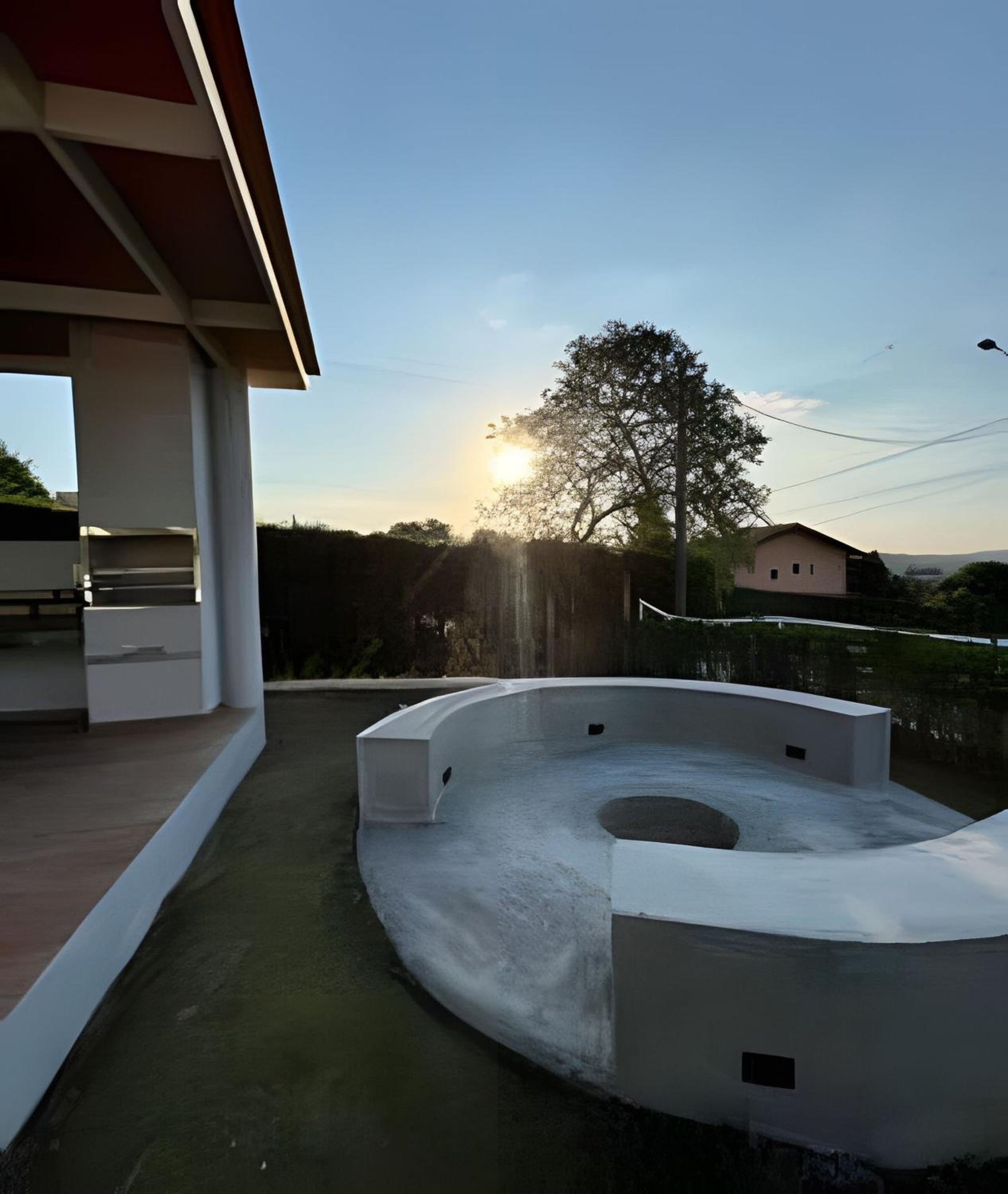 Descanso e Diversão: Piscina e Gourmet em condomínio à 65km de SP