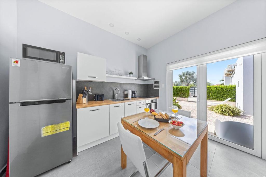 Elegant 1BR Retreat wPool & BBQ by LUCHA