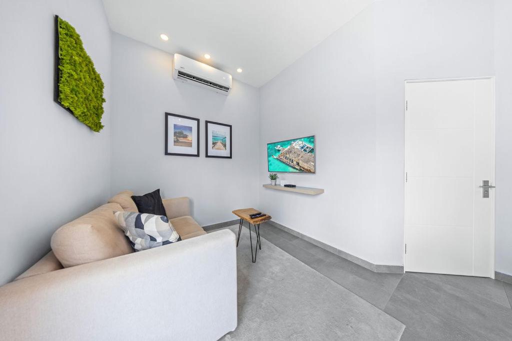 Elegant 1BR Retreat wPool & BBQ by LUCHA
