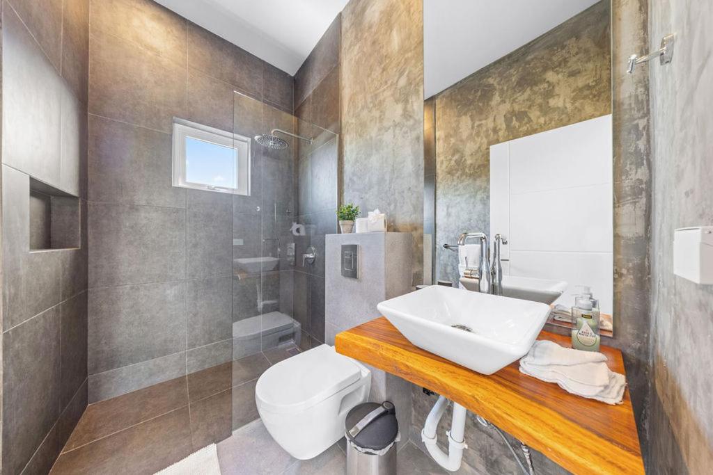 Elegant 1BR Retreat wPool & BBQ by LUCHA