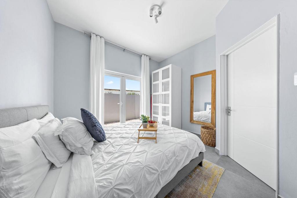 Elegant 1BR Retreat wPool & BBQ by LUCHA